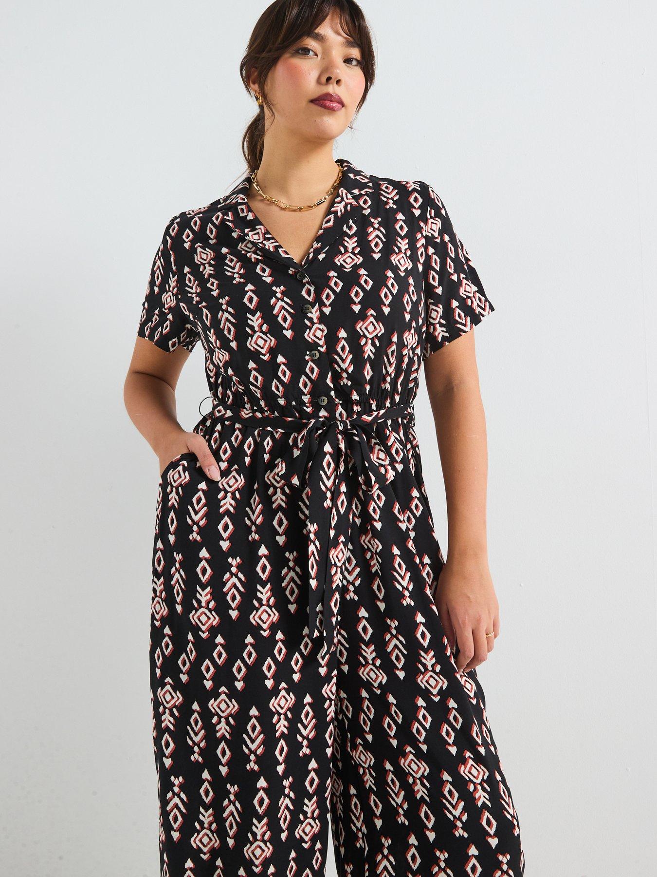 Image 4 of 6 of V by Very Curve Button Through Patterned Cropped Jumpsuit - Print