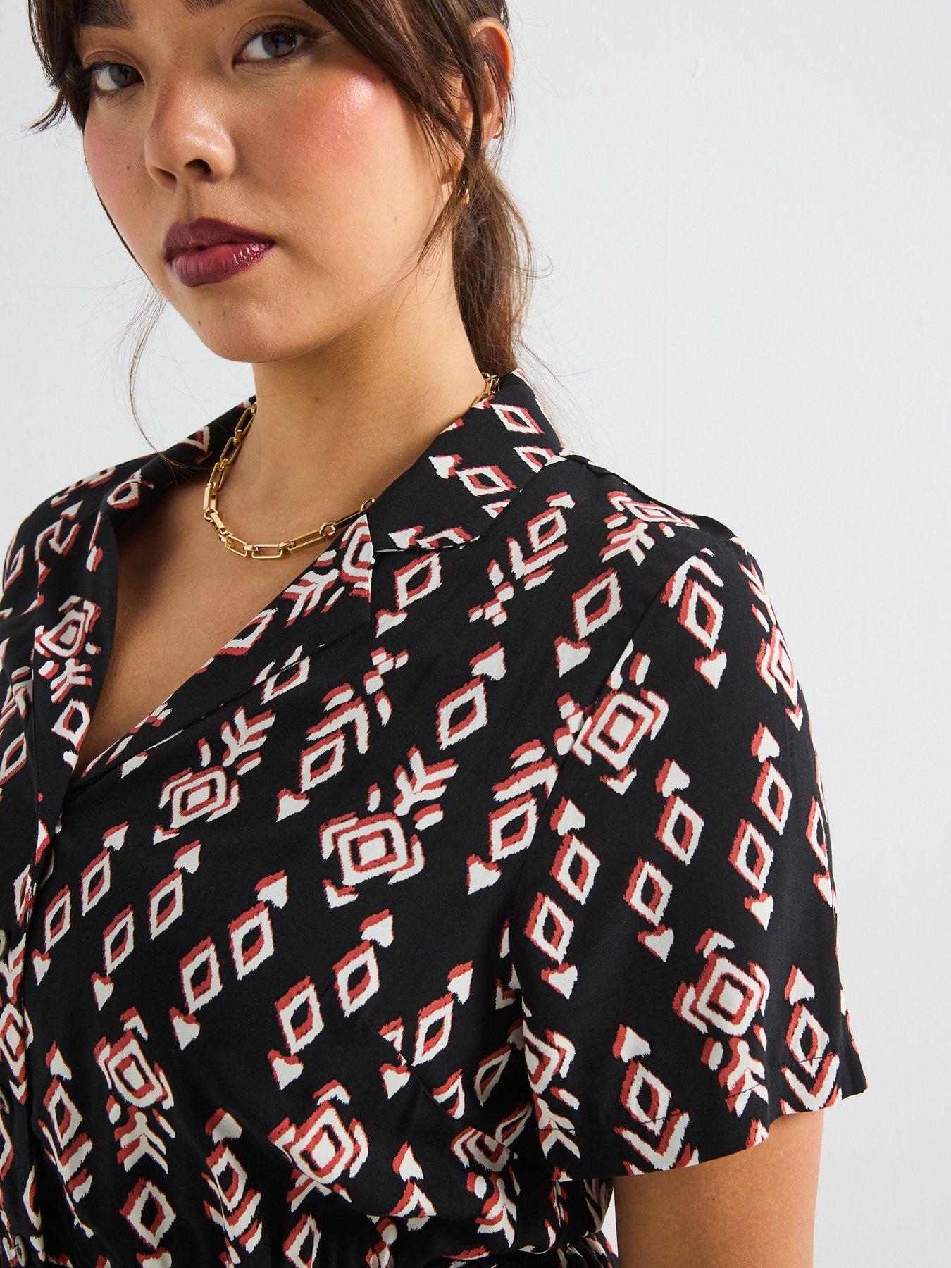 Image 5 of 6 of V by Very Curve Button Through Patterned Cropped Jumpsuit - Print