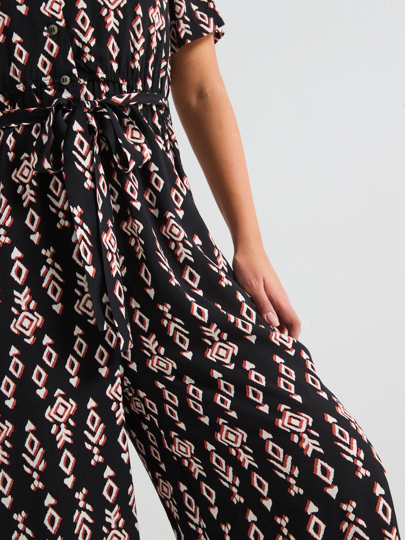 Image 6 of 6 of V by Very Curve Button Through Patterned Cropped Jumpsuit - Print