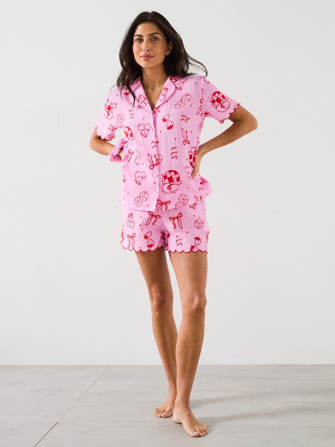 Image 4 of 7 of V by Very <p>x Howrad Studios Pyjamas and Scrunchie Gift Set&nbsp;- Pink</p>
