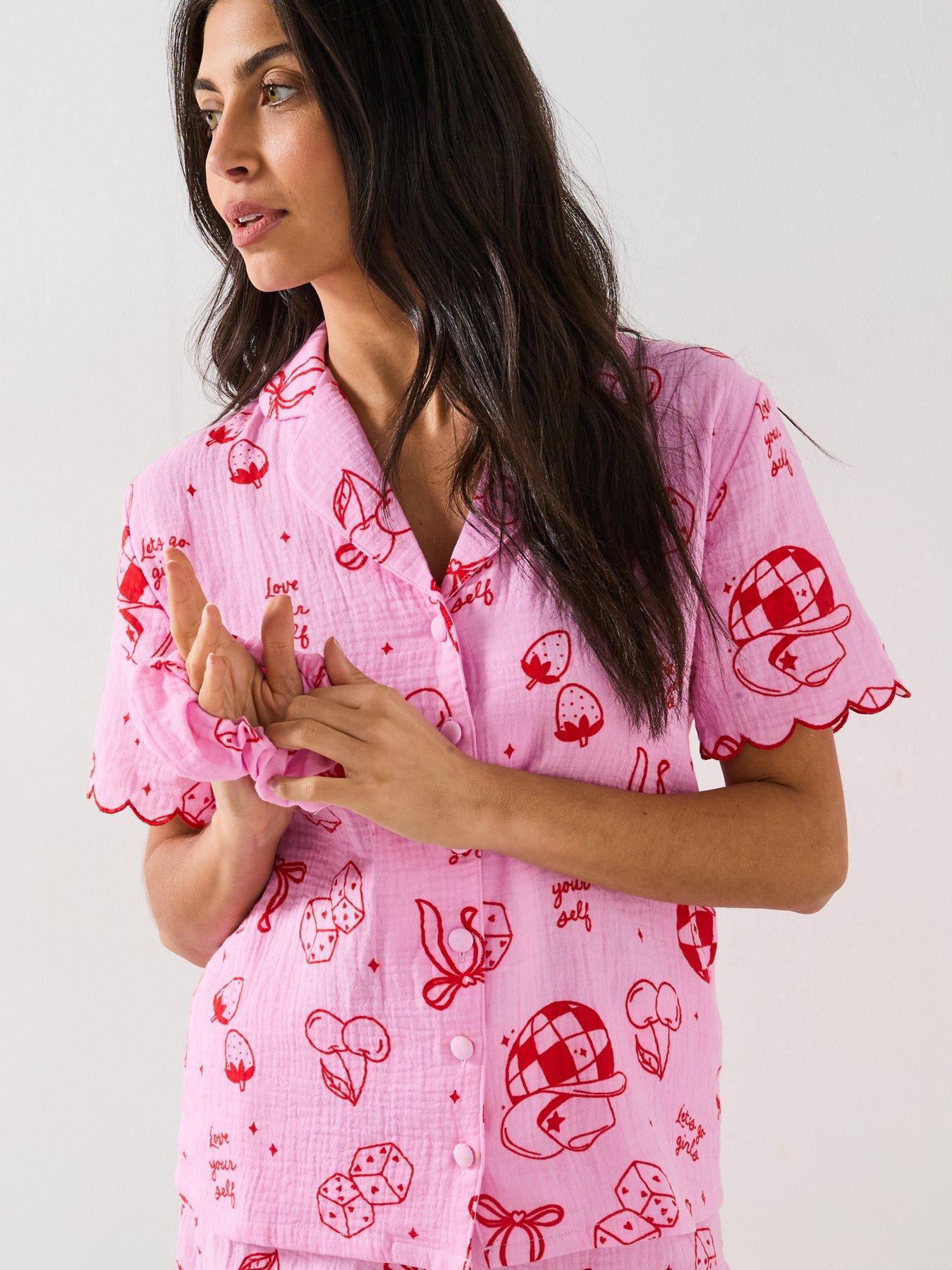 Image 5 of 7 of V by Very <p>x Howrad Studios Pyjamas and Scrunchie Gift Set&nbsp;- Pink</p>