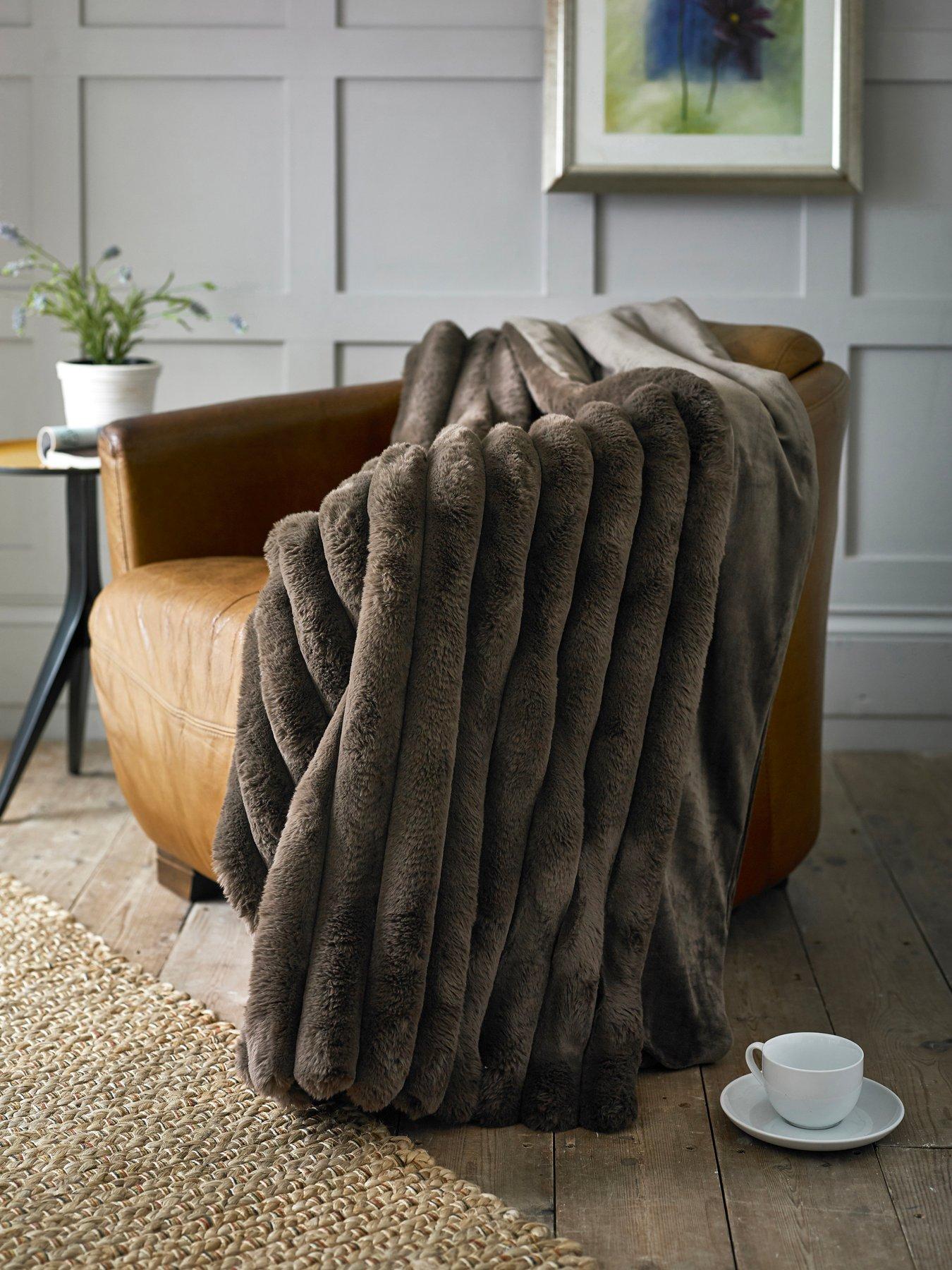 deyongs-balmoral-faux-fur-throw