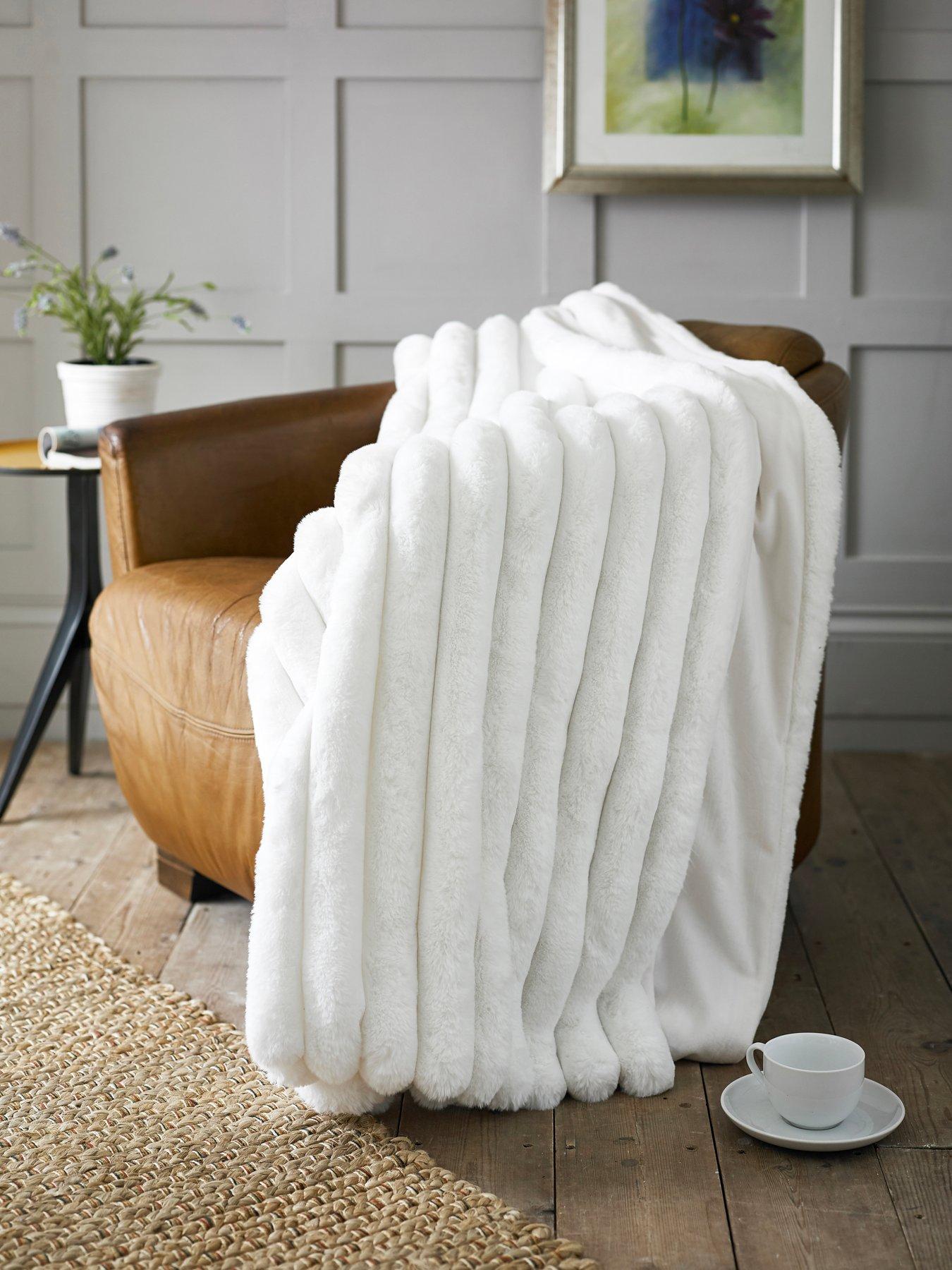 deyongs-balmoral-faux-fur-throw