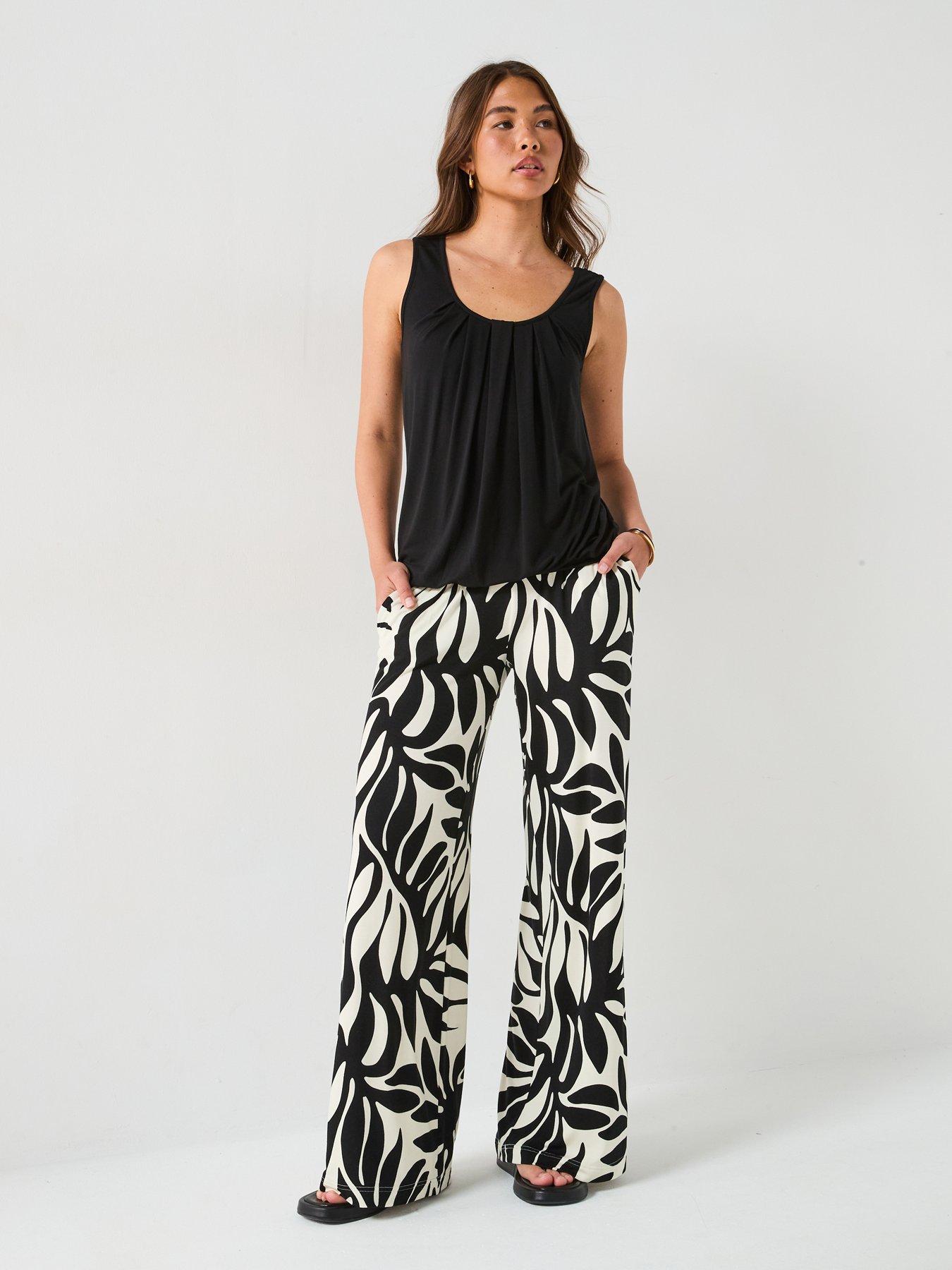 Image 3 of 6 of Everyday Bubble Hem Vest Top - Black