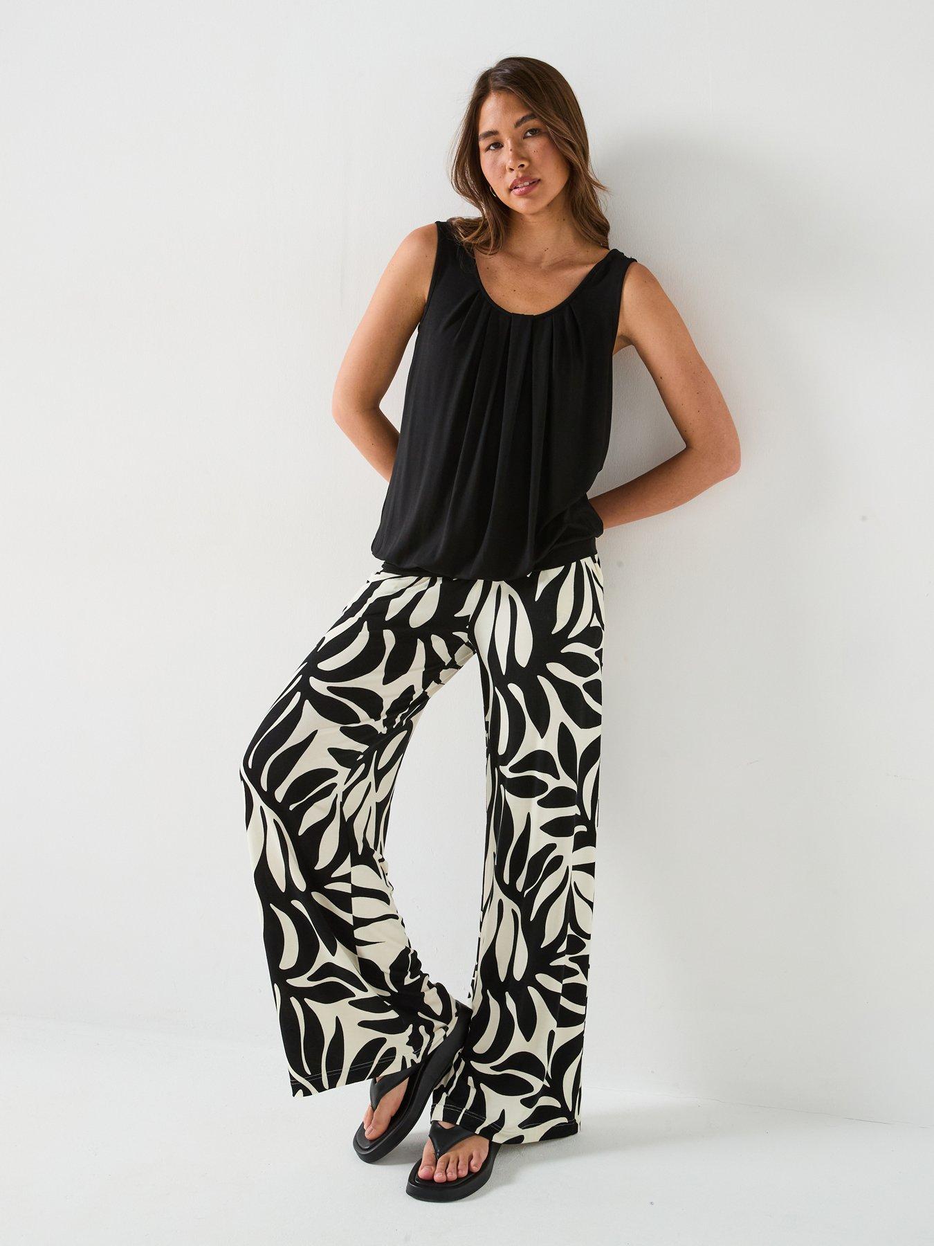 Image 5 of 6 of Everyday Bubble Hem Vest Top - Black