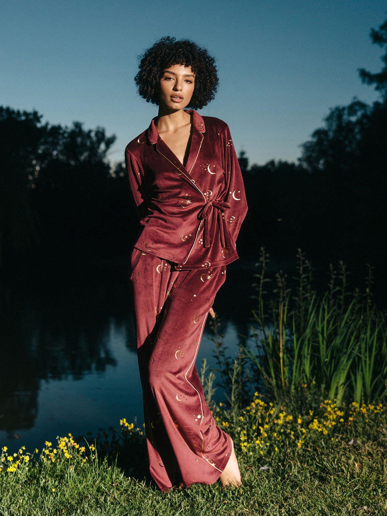 Image of CHELSEA PEERS Chelsea Peers Velour Gold Foil Moons  &  Stars Long Pyjama Set