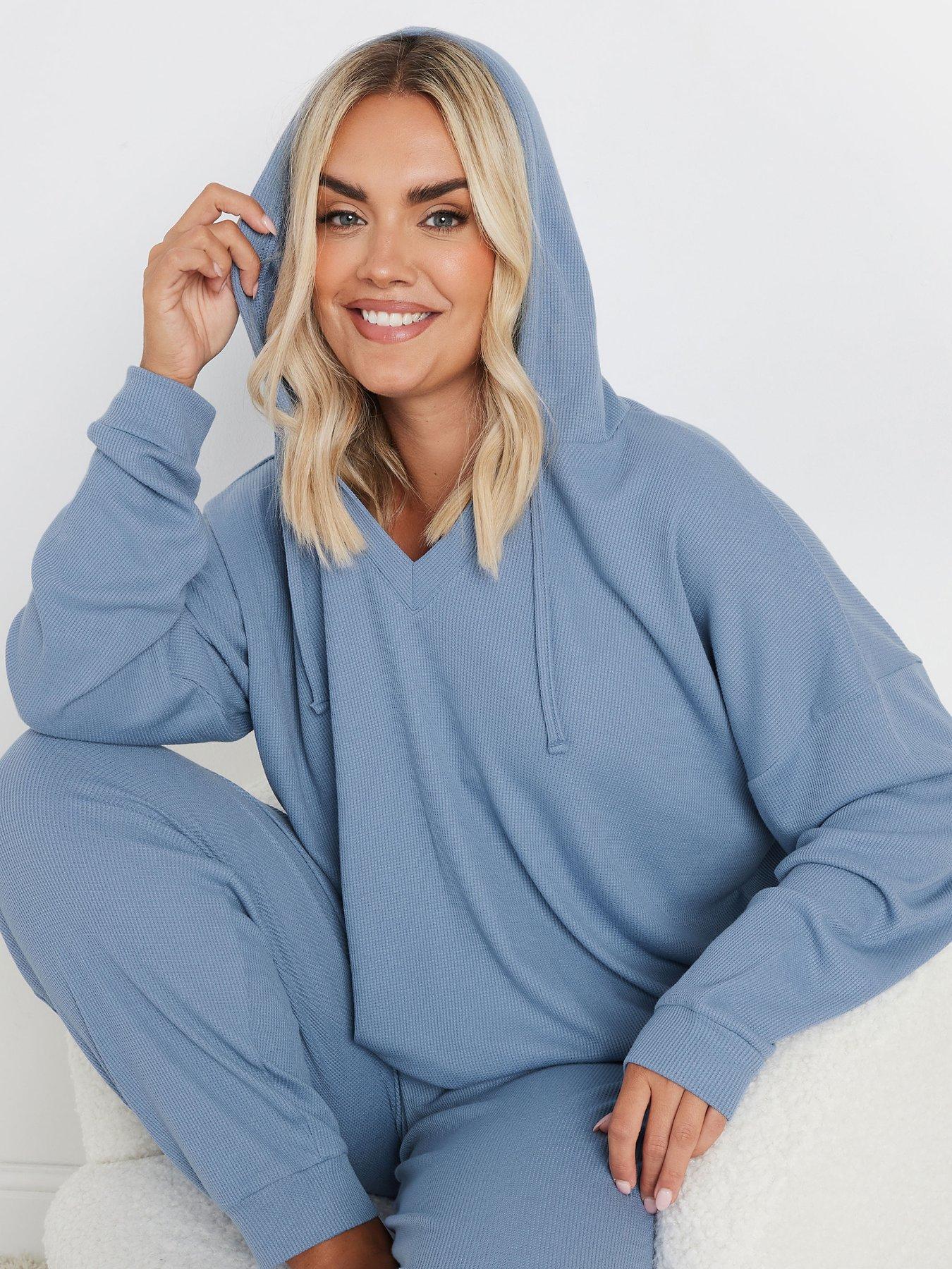 yours-curve-waffle-cropped-hoodie-blueoutfit