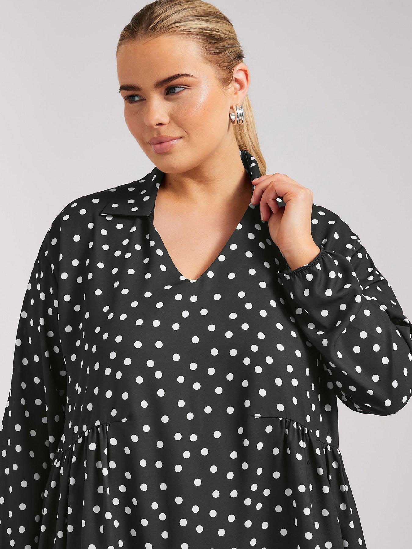 yours-curve-polkadot-gathered-side-shirt-blackoutfit