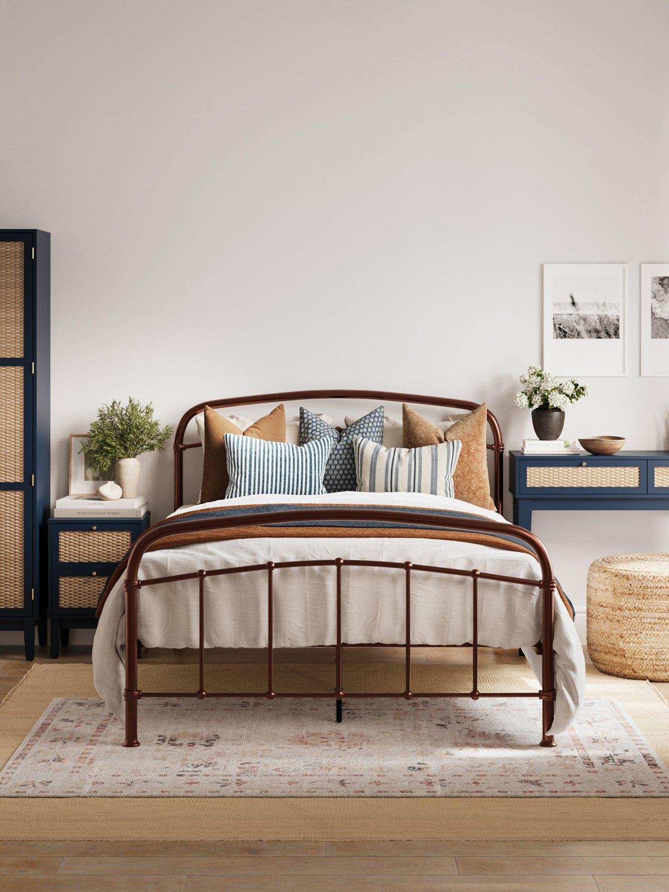 lpd-home-halston-bedfront