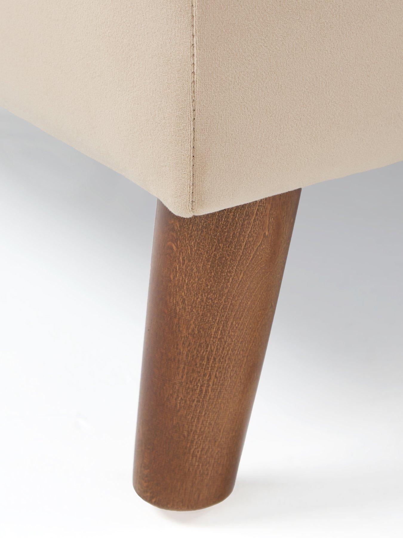 the-very-collection-astrid-velvet-footstooloutfit