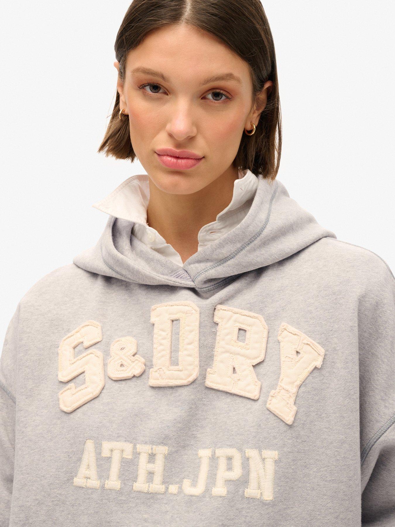 superdry-athletic-essentials-applique-oversized-hoodie-greyoutfit