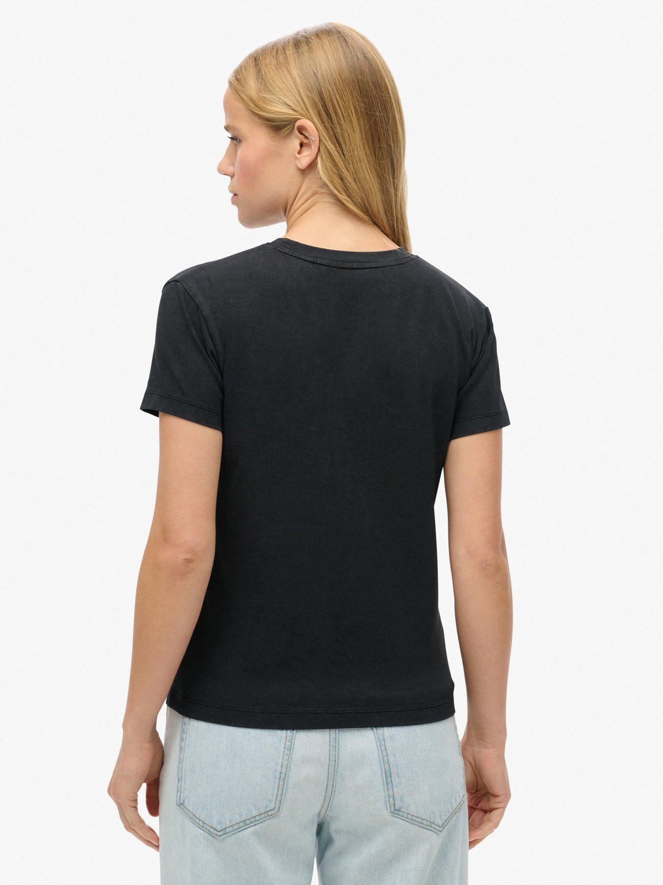 superdry-sport-luxe-graphic-fitted-t-shirt-blackstillFront