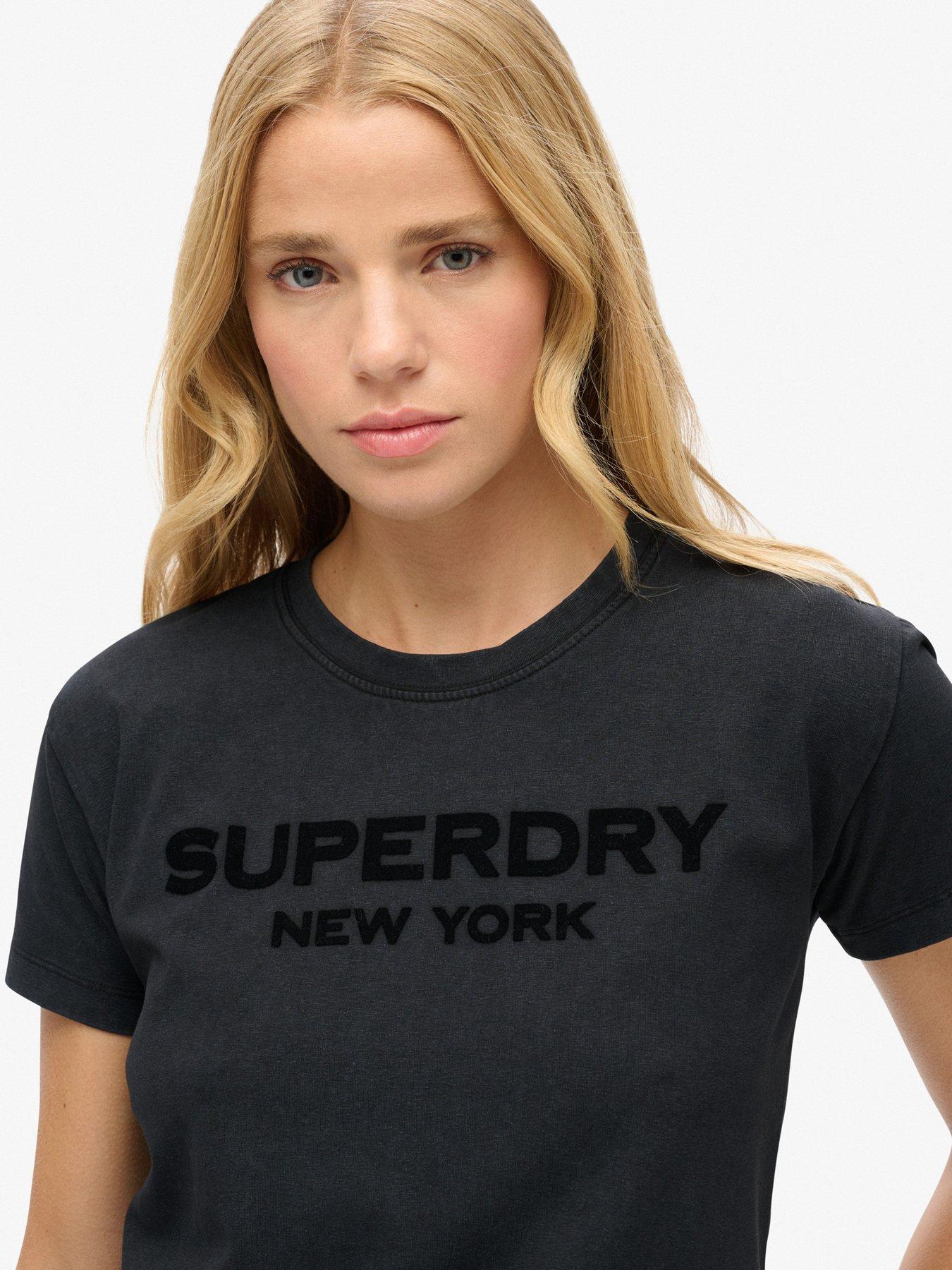 superdry-sport-luxe-graphic-fitted-t-shirt-blackoutfit