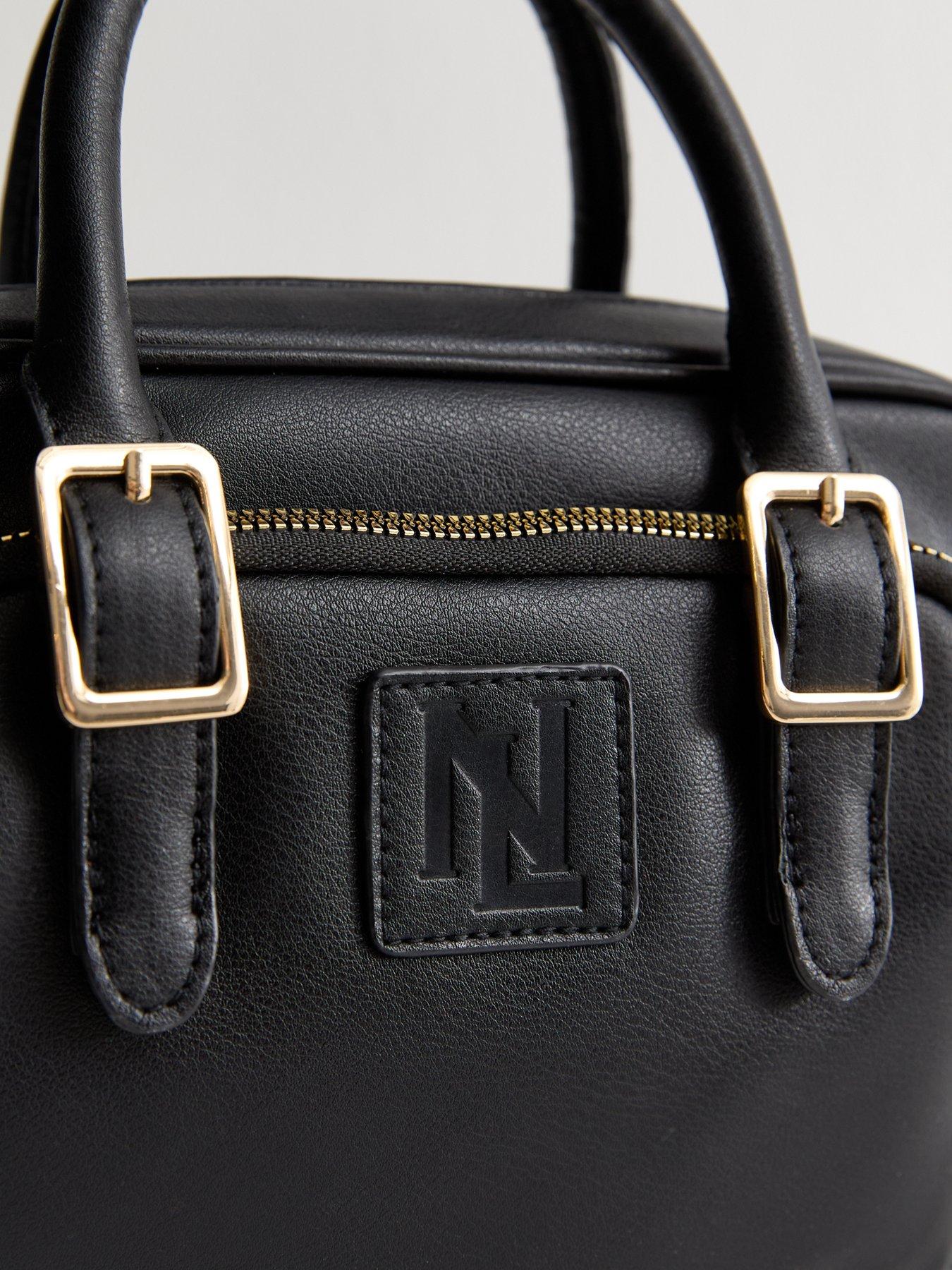 new-look-black-faux-leather-buckle-crossbody-bagoutfit