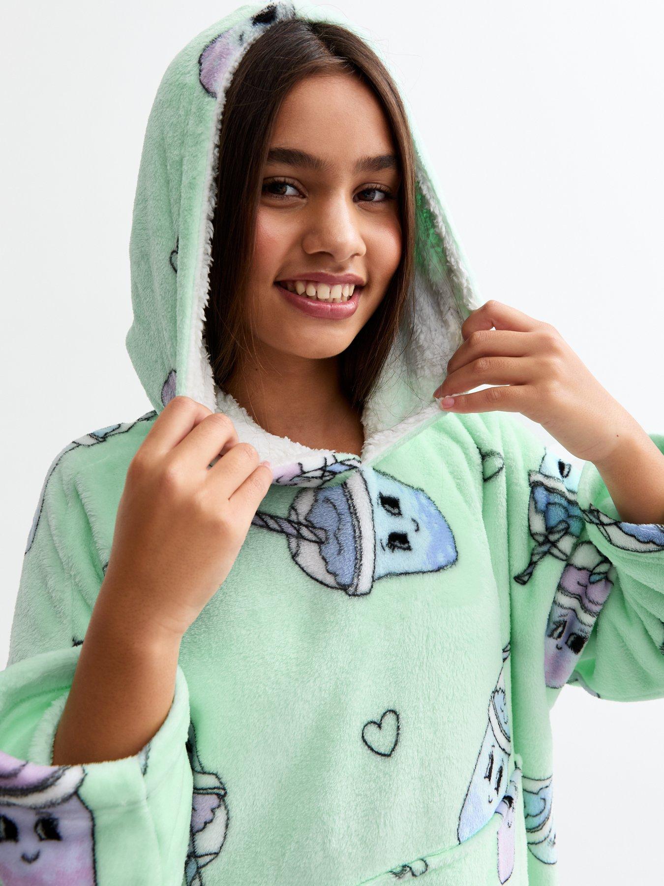 new-look-915-girls-green-bubble-tea-fleece-blanket-hoodieoutfit