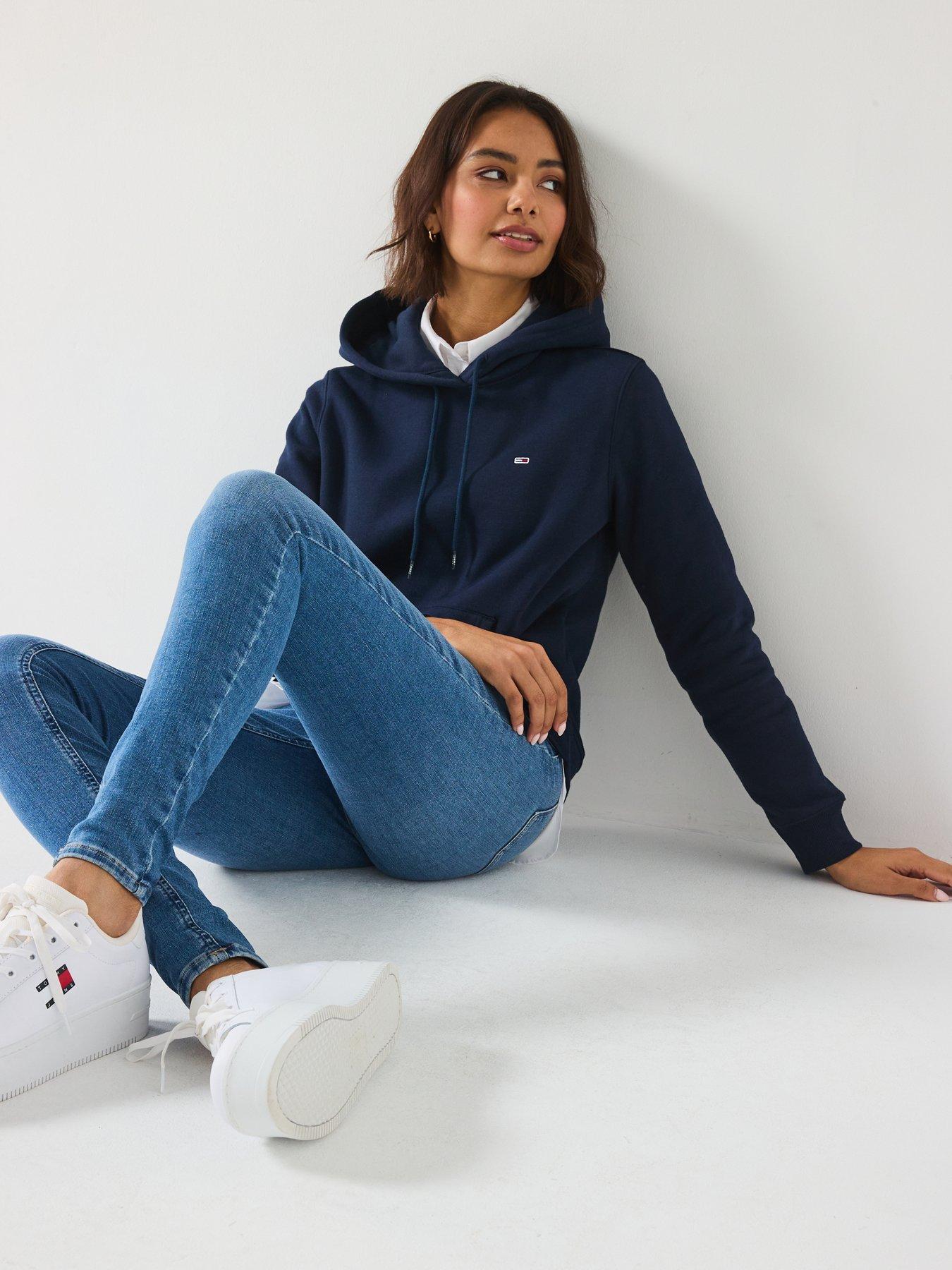 tommy-jeans-nora-midi-rise-jean-blueoutfit