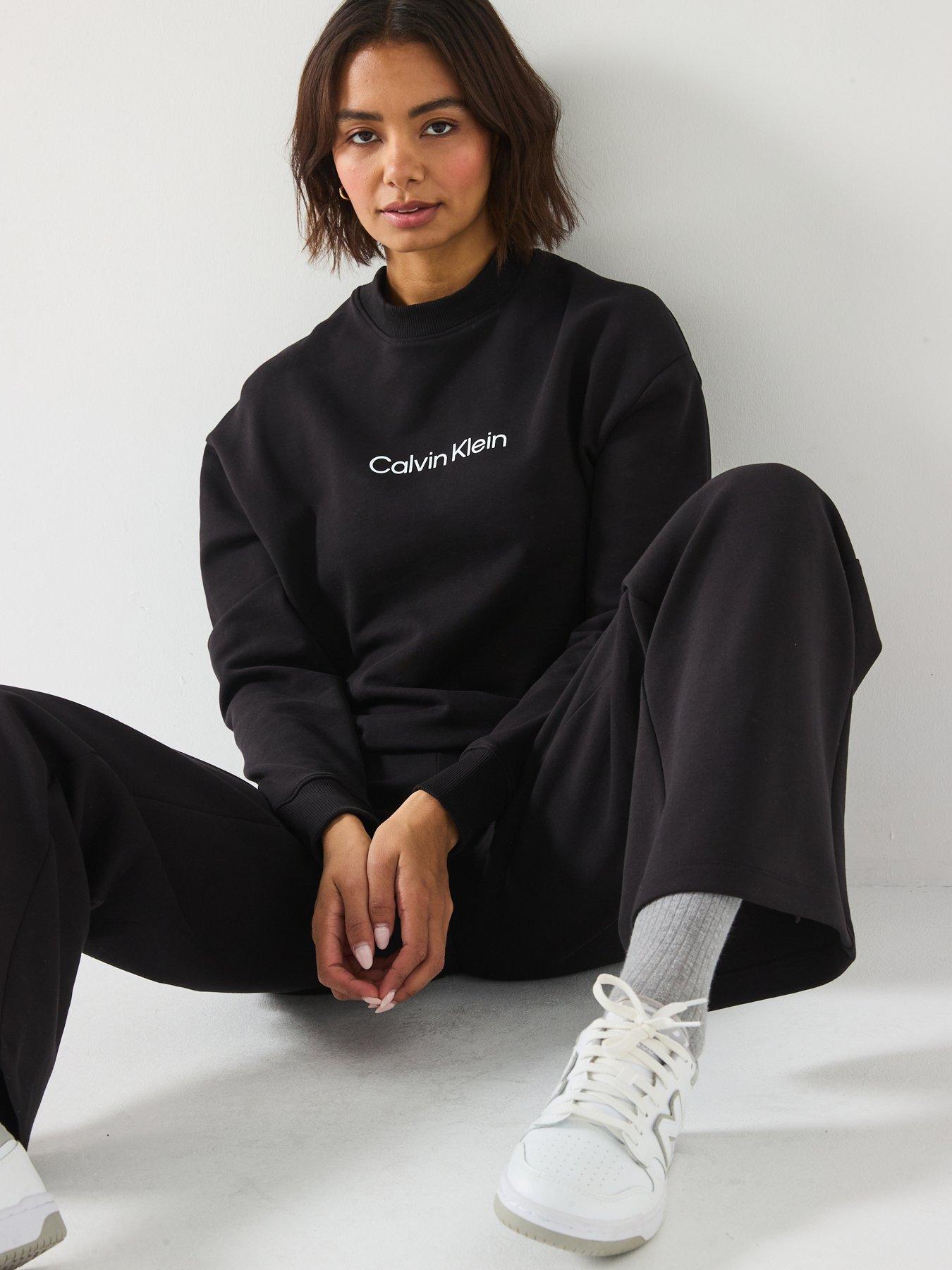 calvin-klein-hero-logo-sweatshirt-blackoutfit