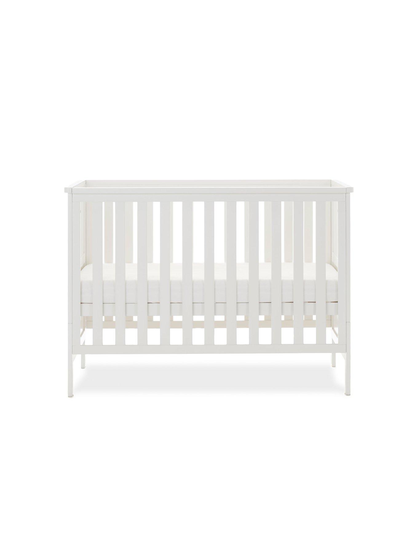 obaby-evie-mini-cot-bed-whiteoutfit