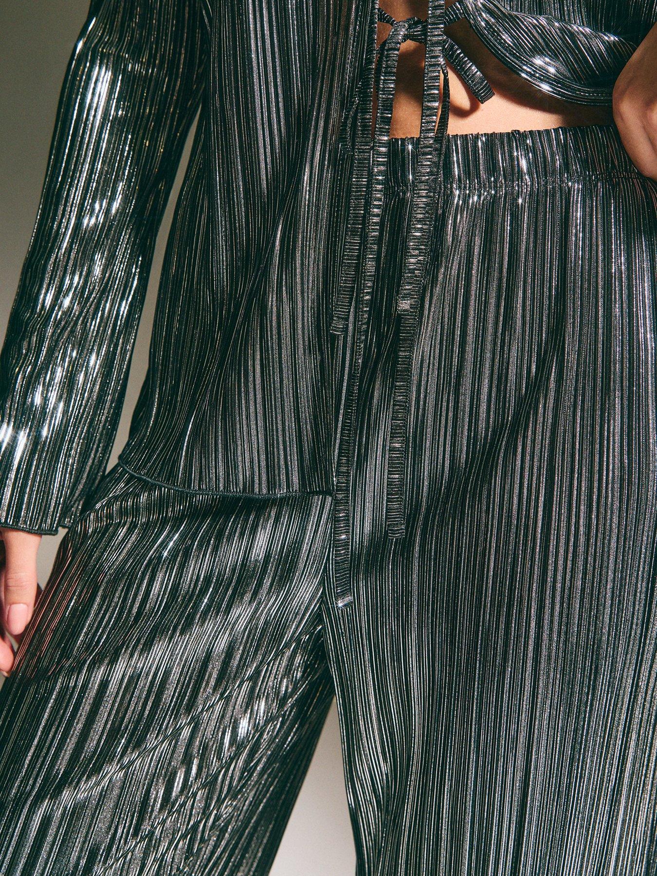 new-look-metallic-plisse-wide-leg-trousers-silveroutfit