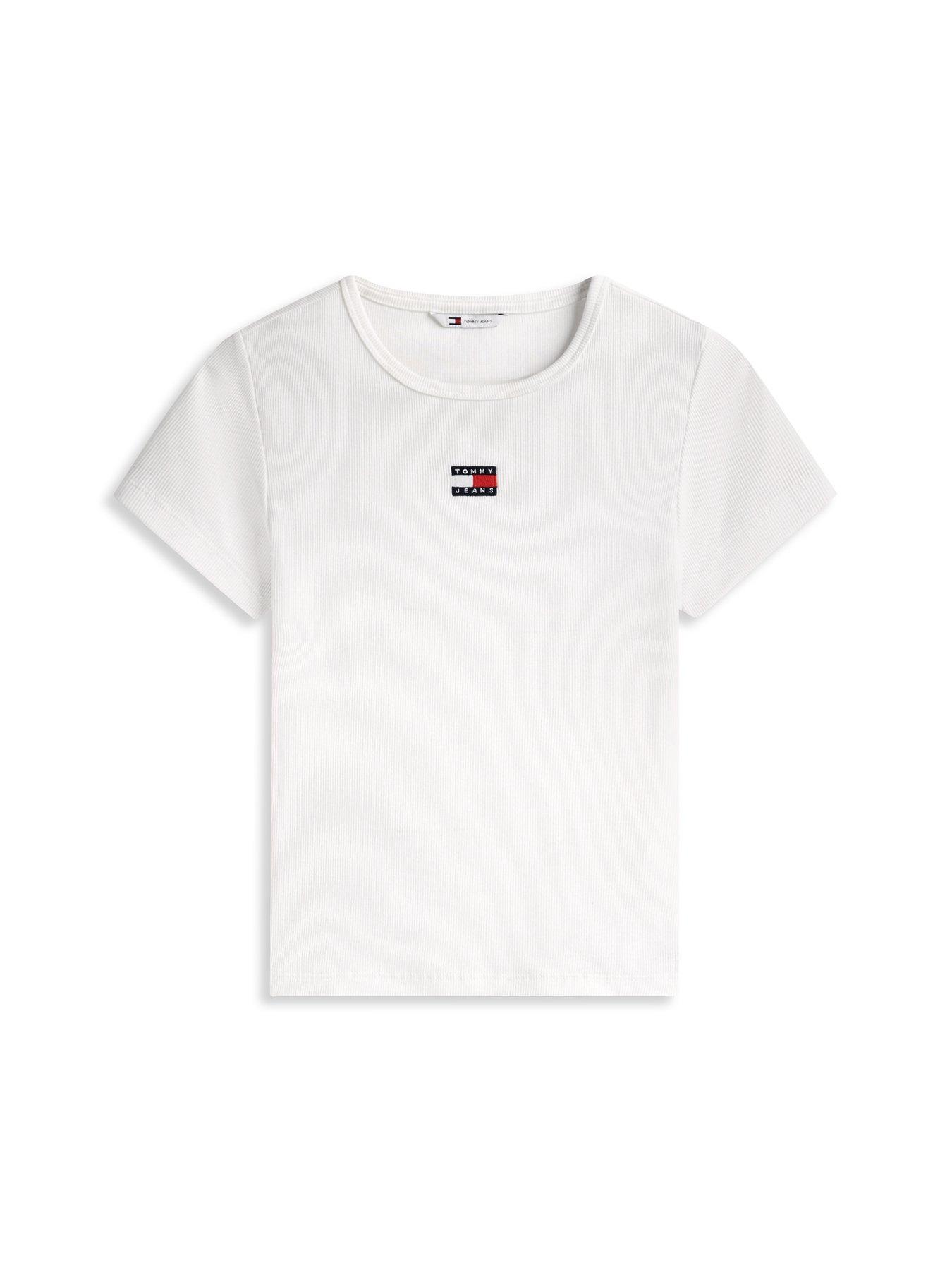 tommy-jeans-badge-logo-t-shirt-whiteoutfit