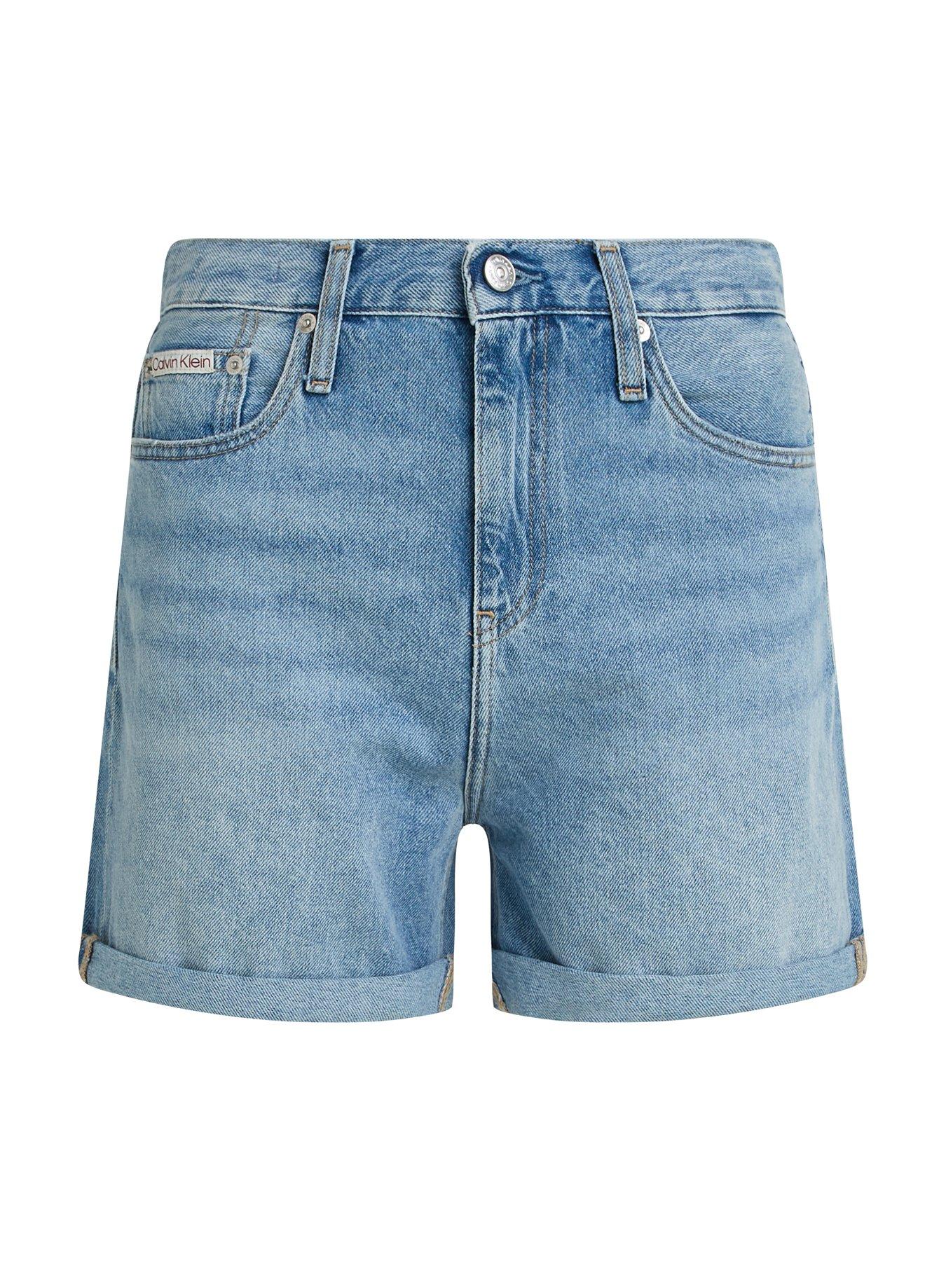 calvin-klein-jeans-mid-rise-mom-short-blueoutfit