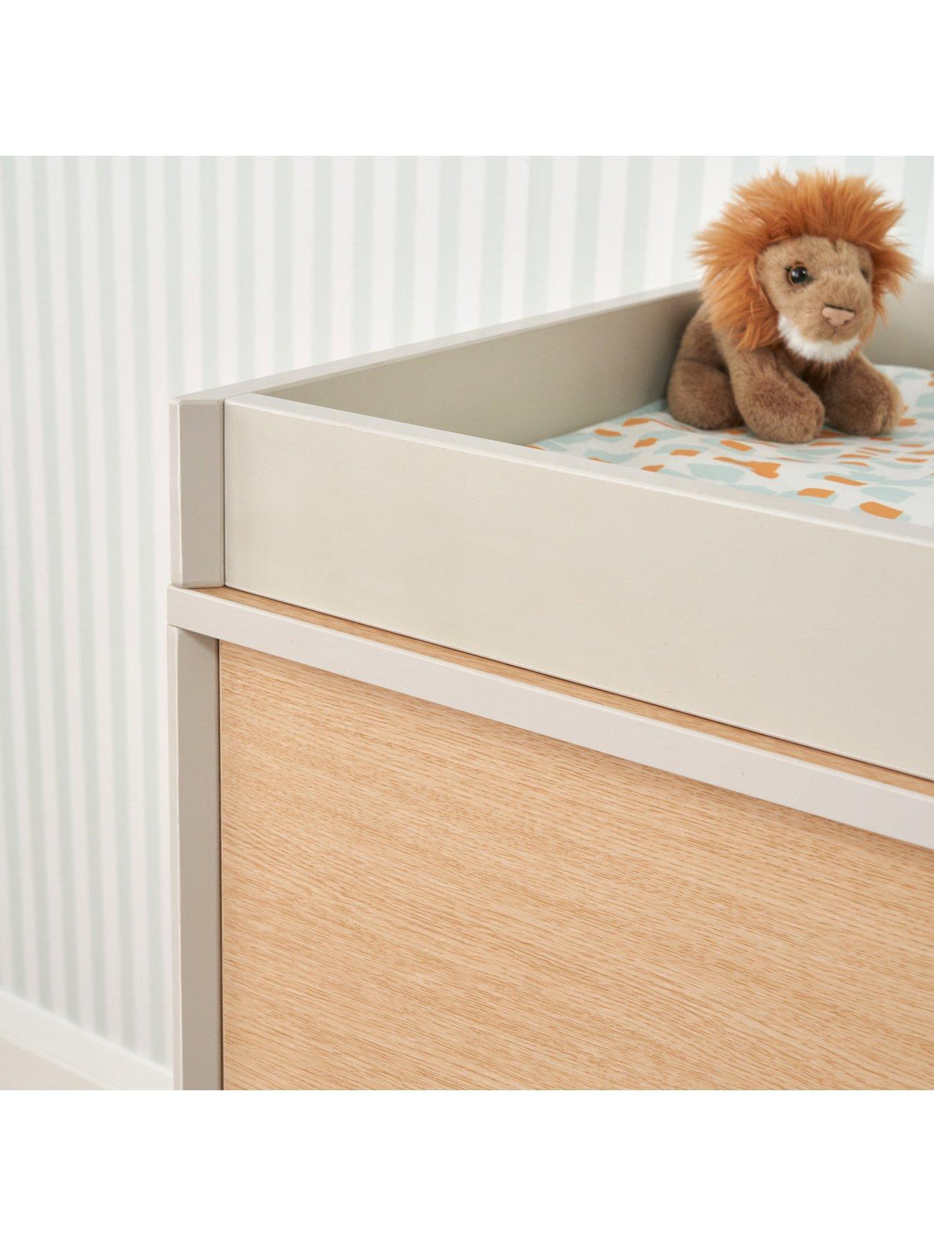 tutti-bambini-fika-chest-changer-light-oakwhite-sanddetail