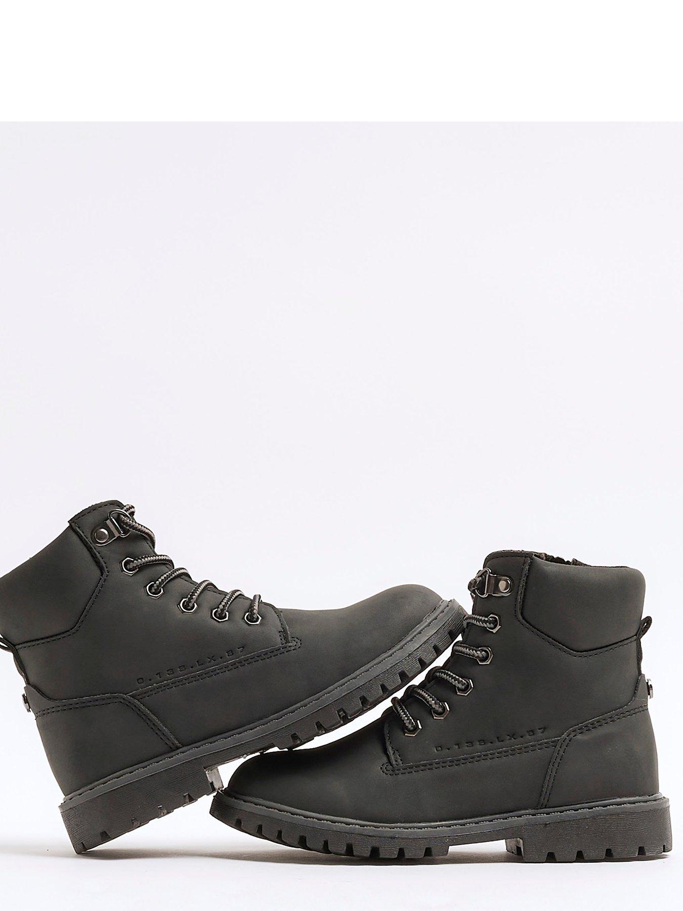 river-island-older-boy-worker-boots-blackoutfit