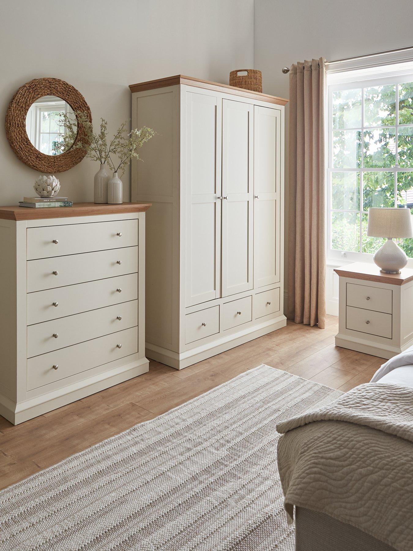 very-home-hanna-4-piece-bedroom-set-3-door-wardrobe-5-drawer-chest-plusnbsp2-bedside-chestsfront