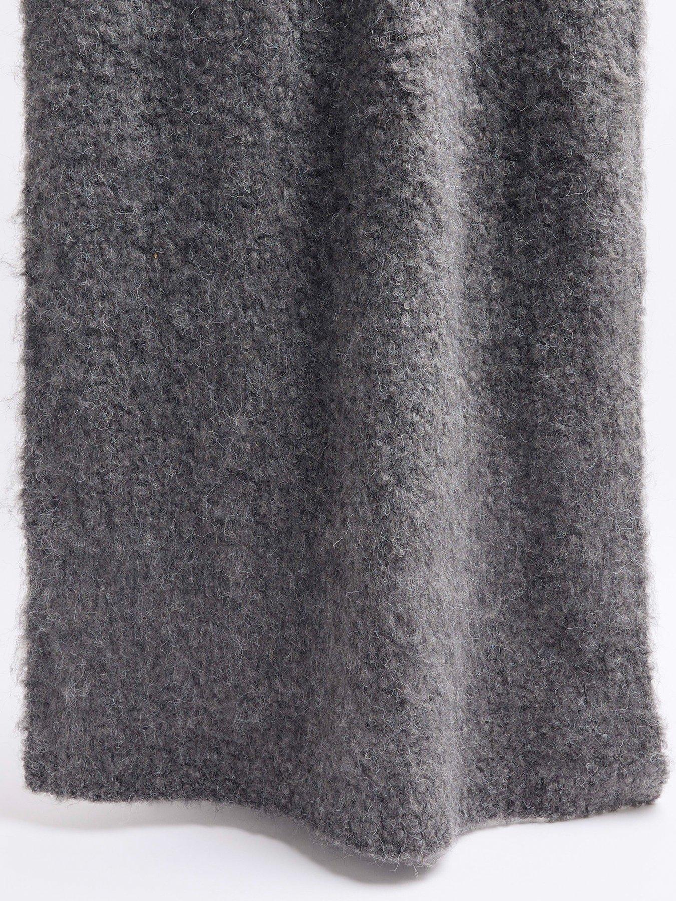 river-island-fluffy-brushed-scarf-greyback