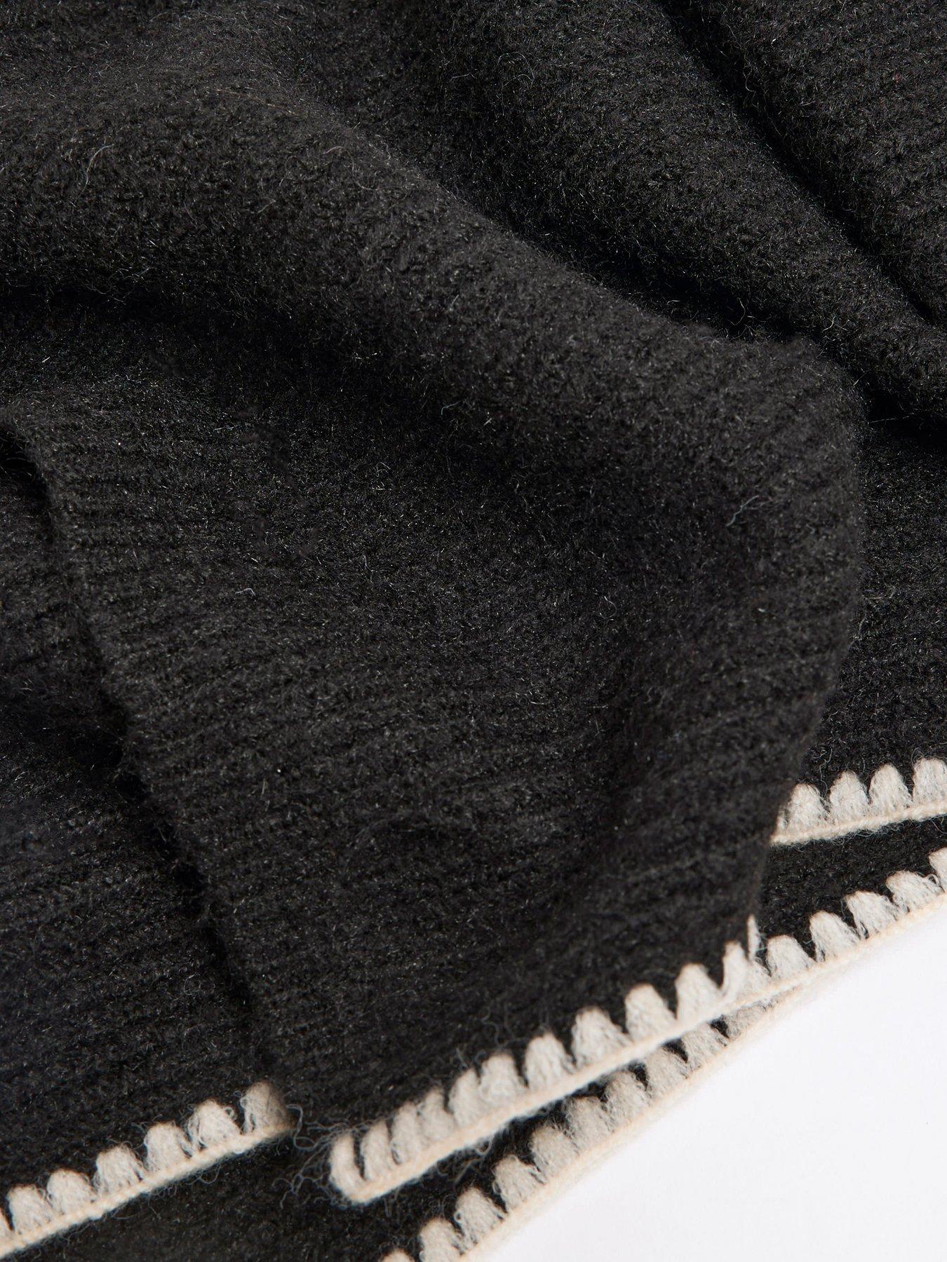 river-island-blanket-stitch-gift-set-blackoutfit