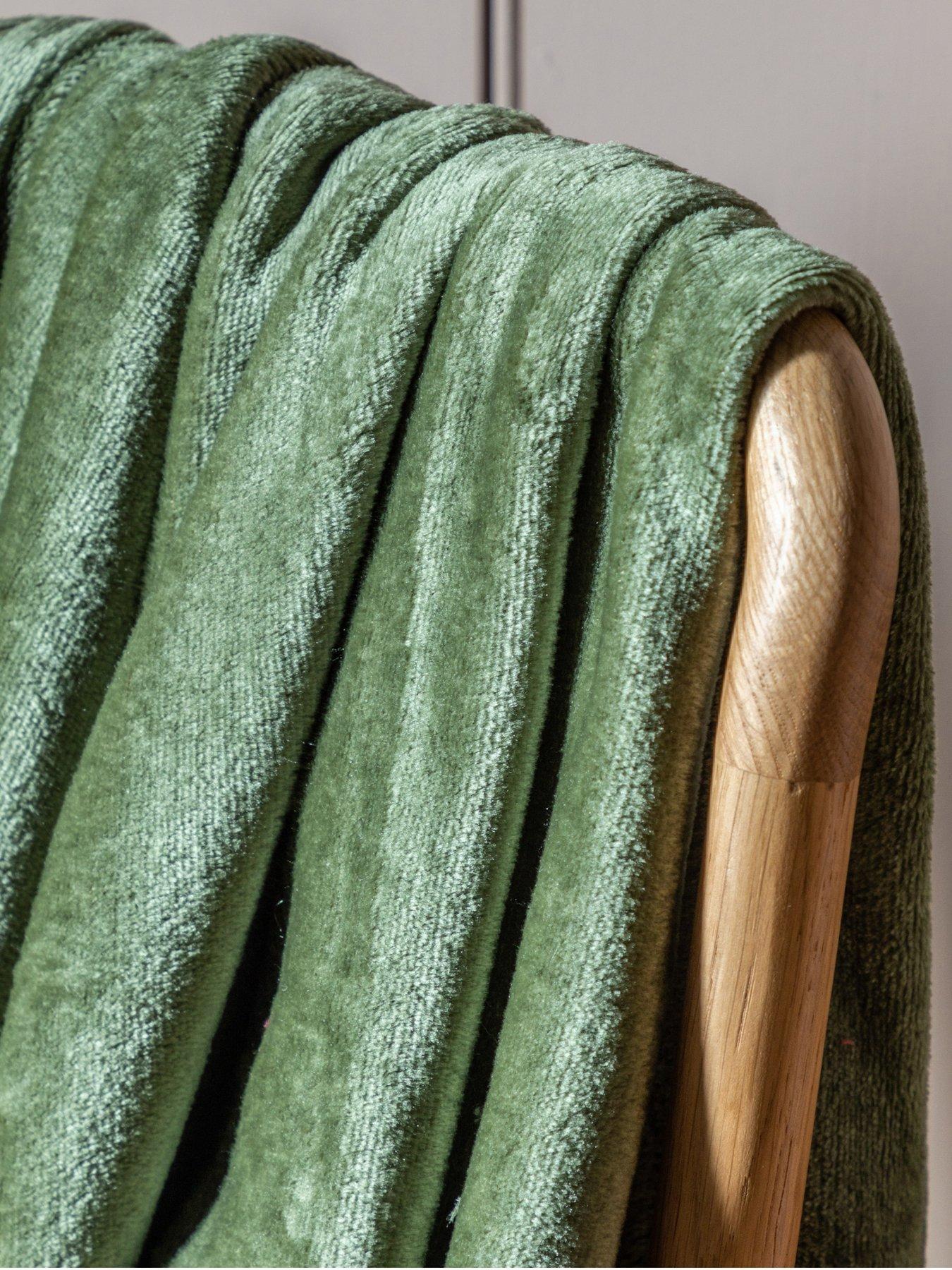 gallery-lois-rolled-flannel-fleece-blanket--oliveback