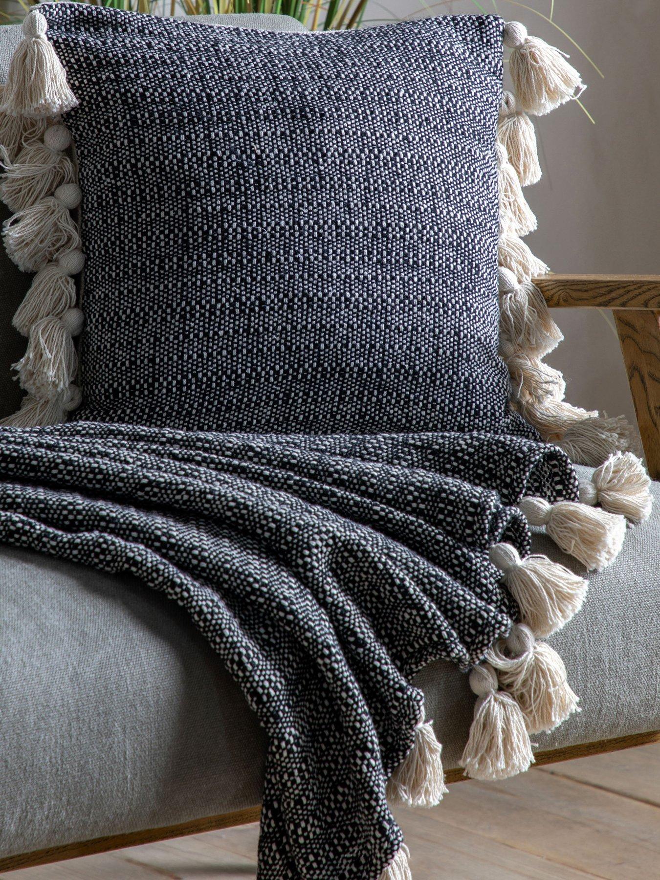 gallery-woven-throw-with-tassels-1300x1700mm--blackfront