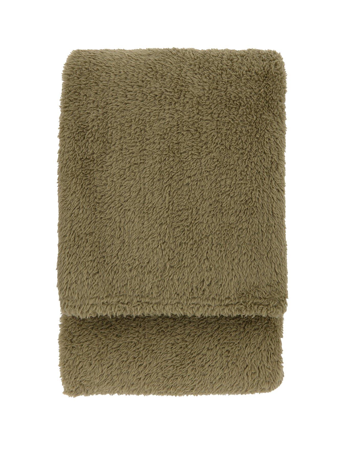 gallery-teddy-fleece-throw-in-olivestillFront