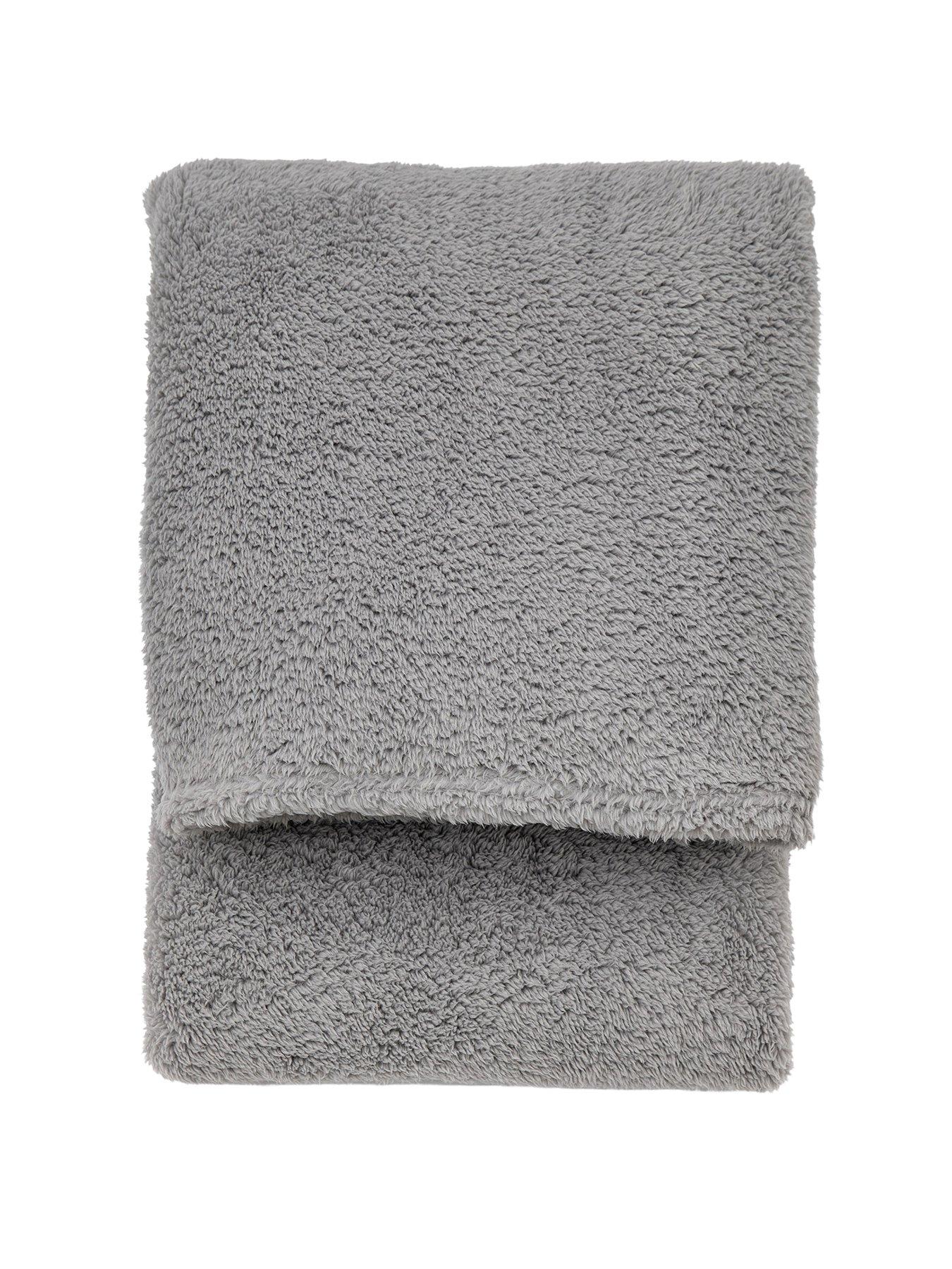 gallery-teddy-fleece-throw-in-silverstillFront