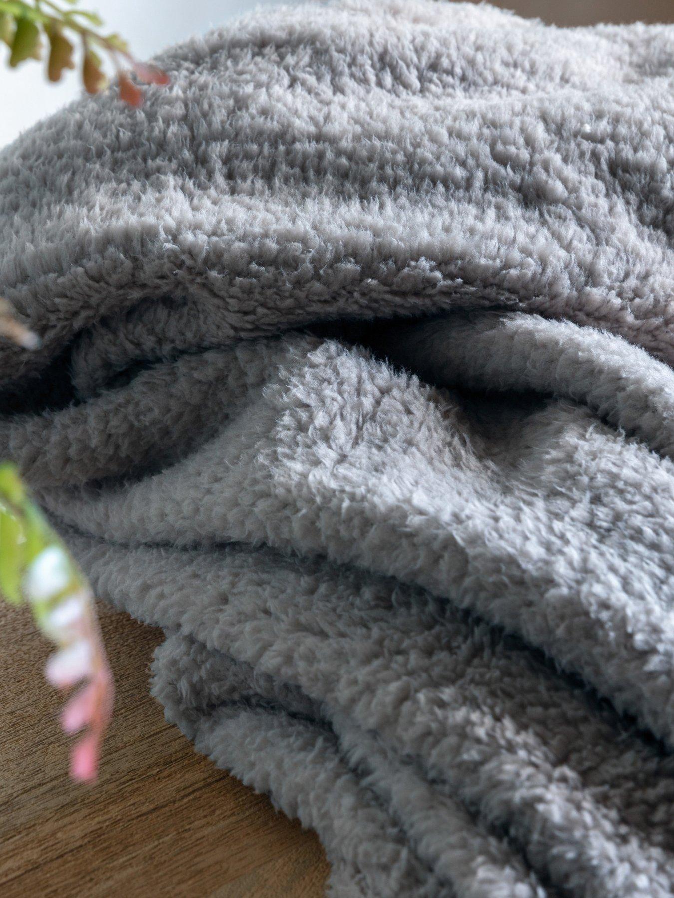 gallery-teddy-fleece-throw-in-silverback