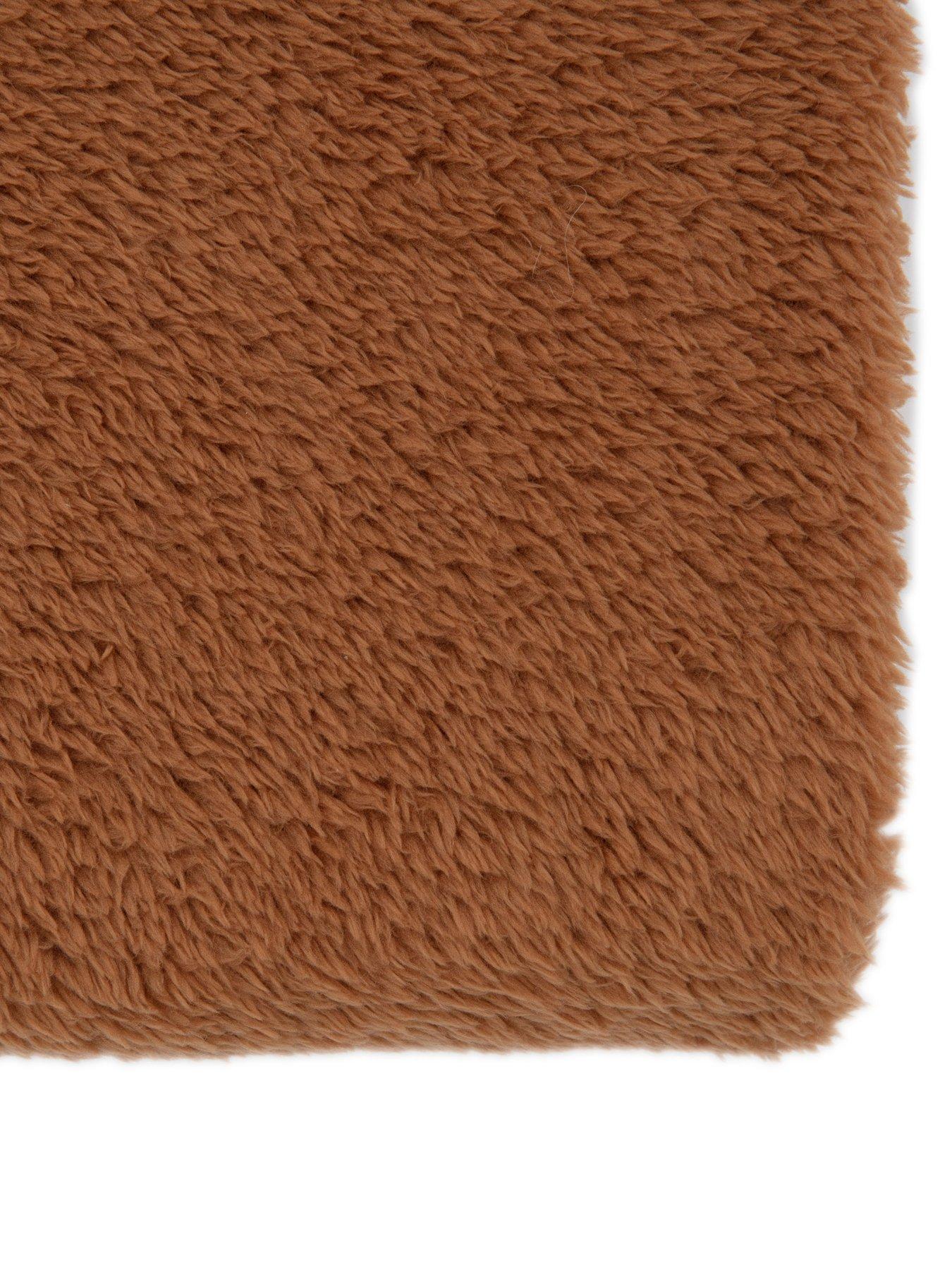 gallery-teddy-fleece-throw-in-tannbspdetail