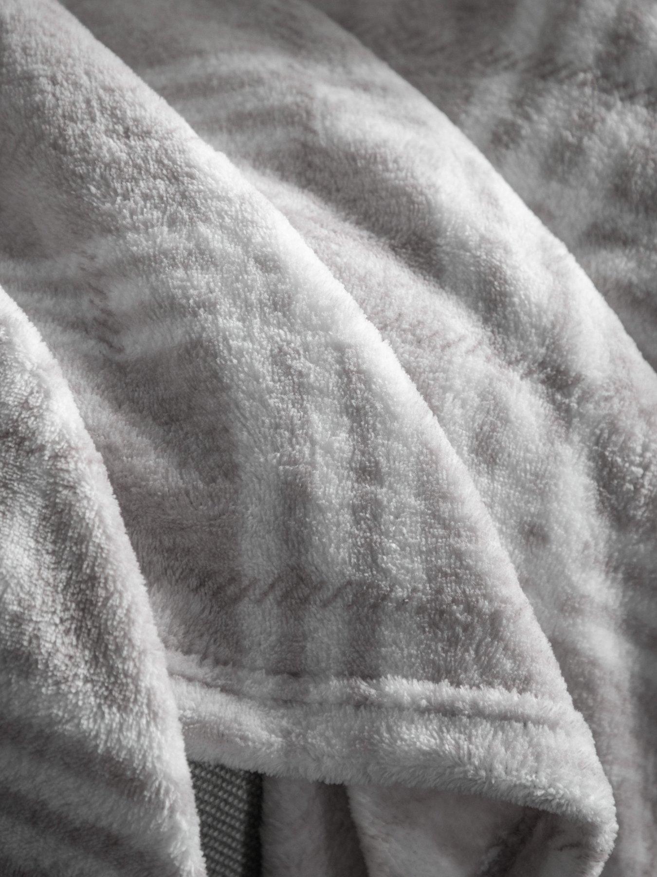 gallery-direct-checkmate-super-soft-flannel-fleece-throw-in-silverback