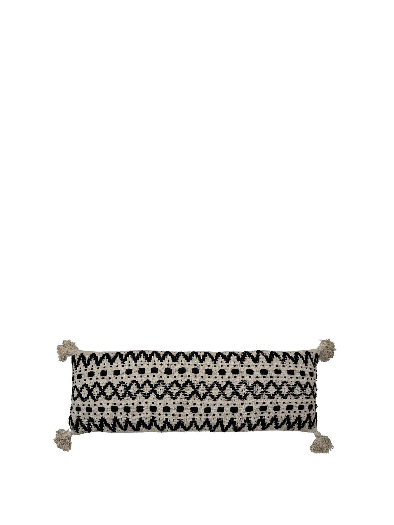 gallery-black-cream-tufted-cushion-350x900mmstillFront