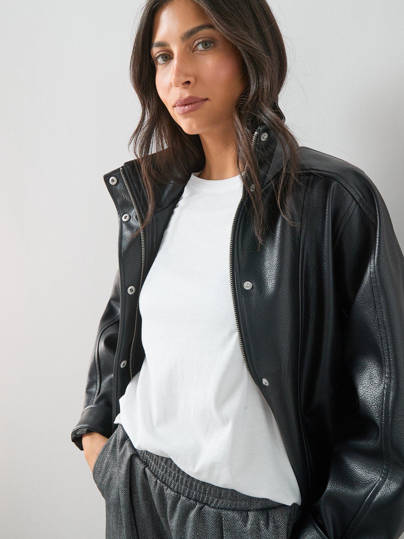 Image 6 of 6 of The Very Collection Essential Crew Neck T-shirt - White