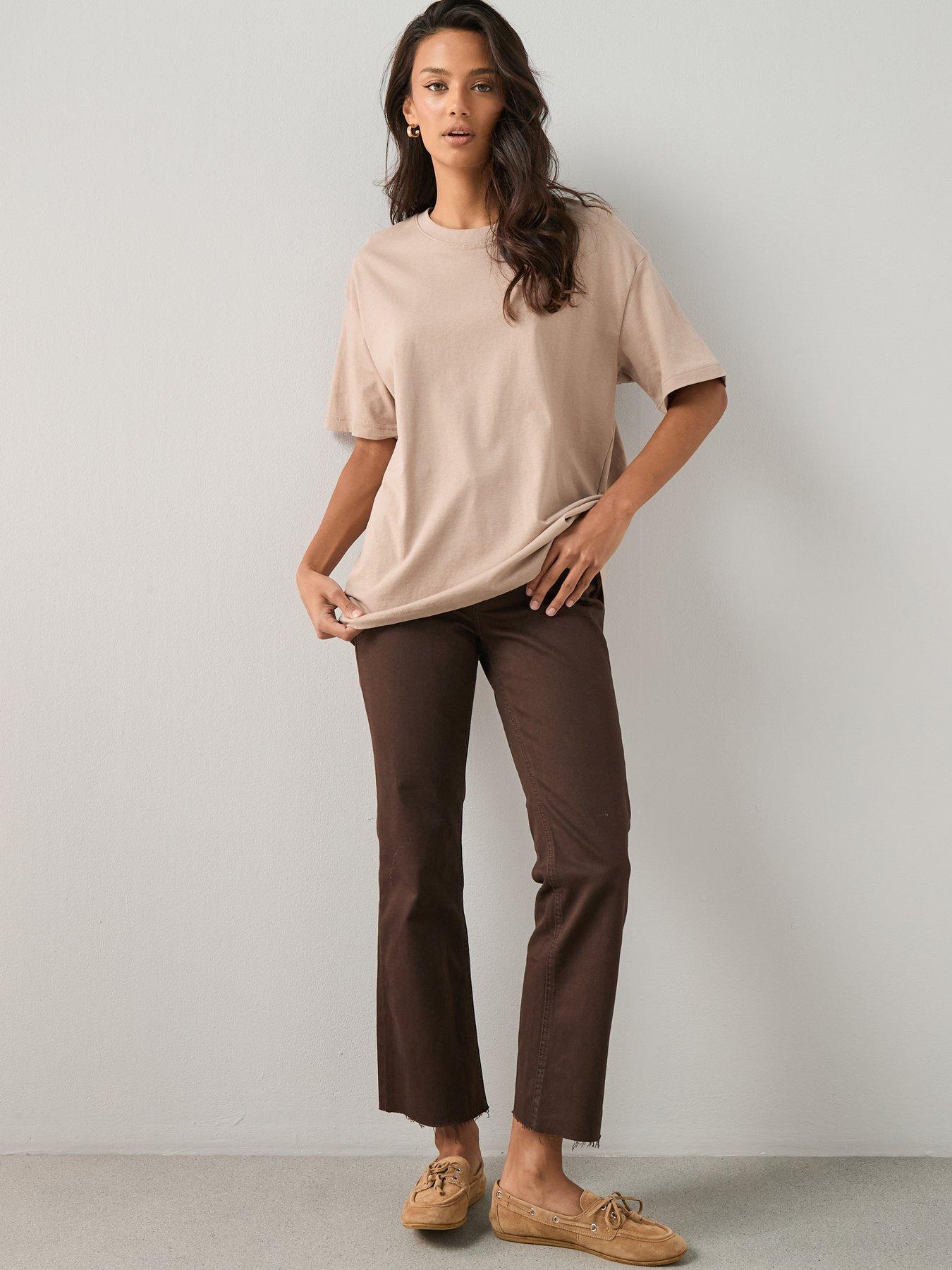the-very-collection-crew-neck-oversized-t-shirt-taupeoutfit