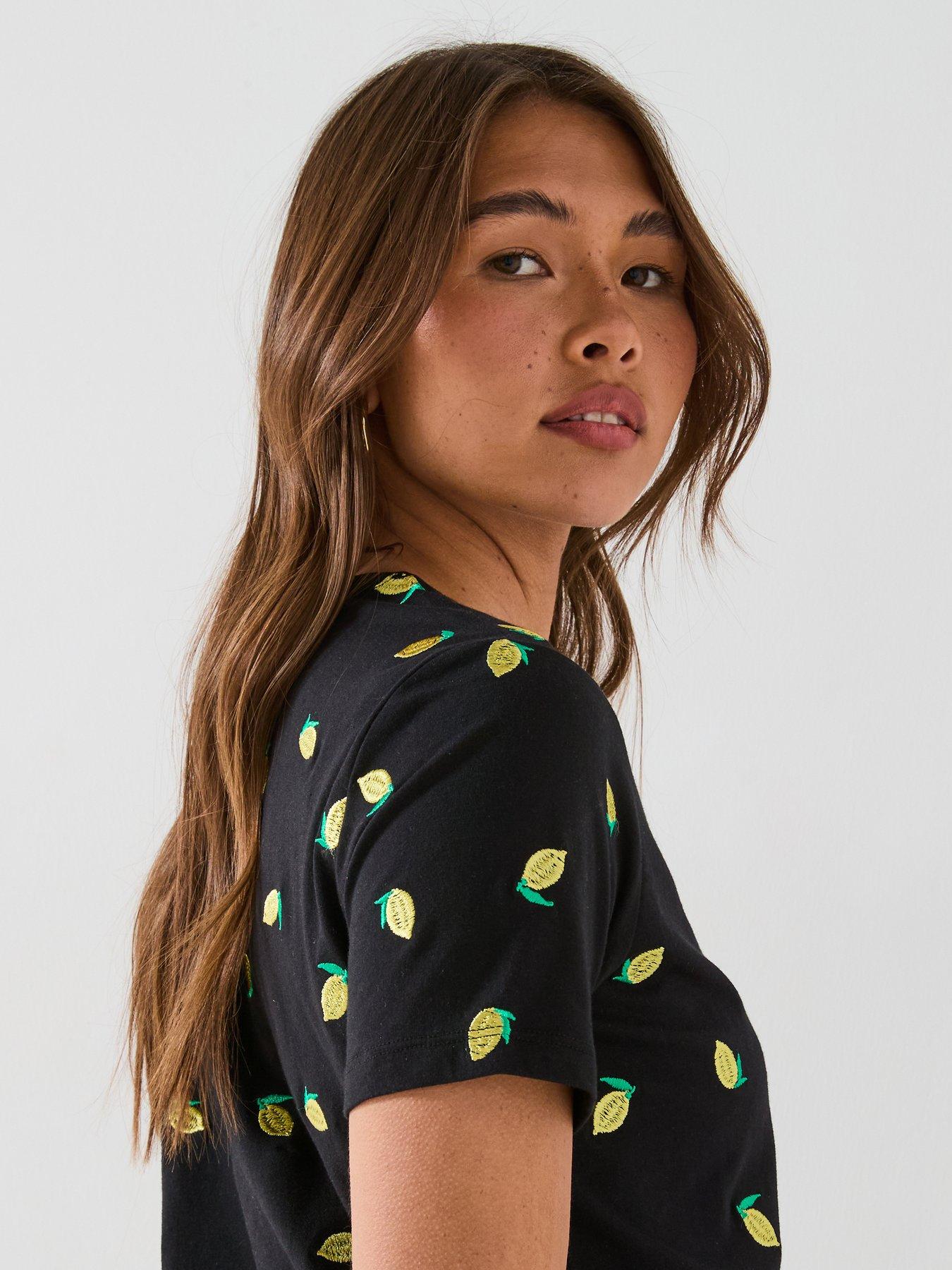 everyday-all-over-embroidered-t-shirt-multidetail