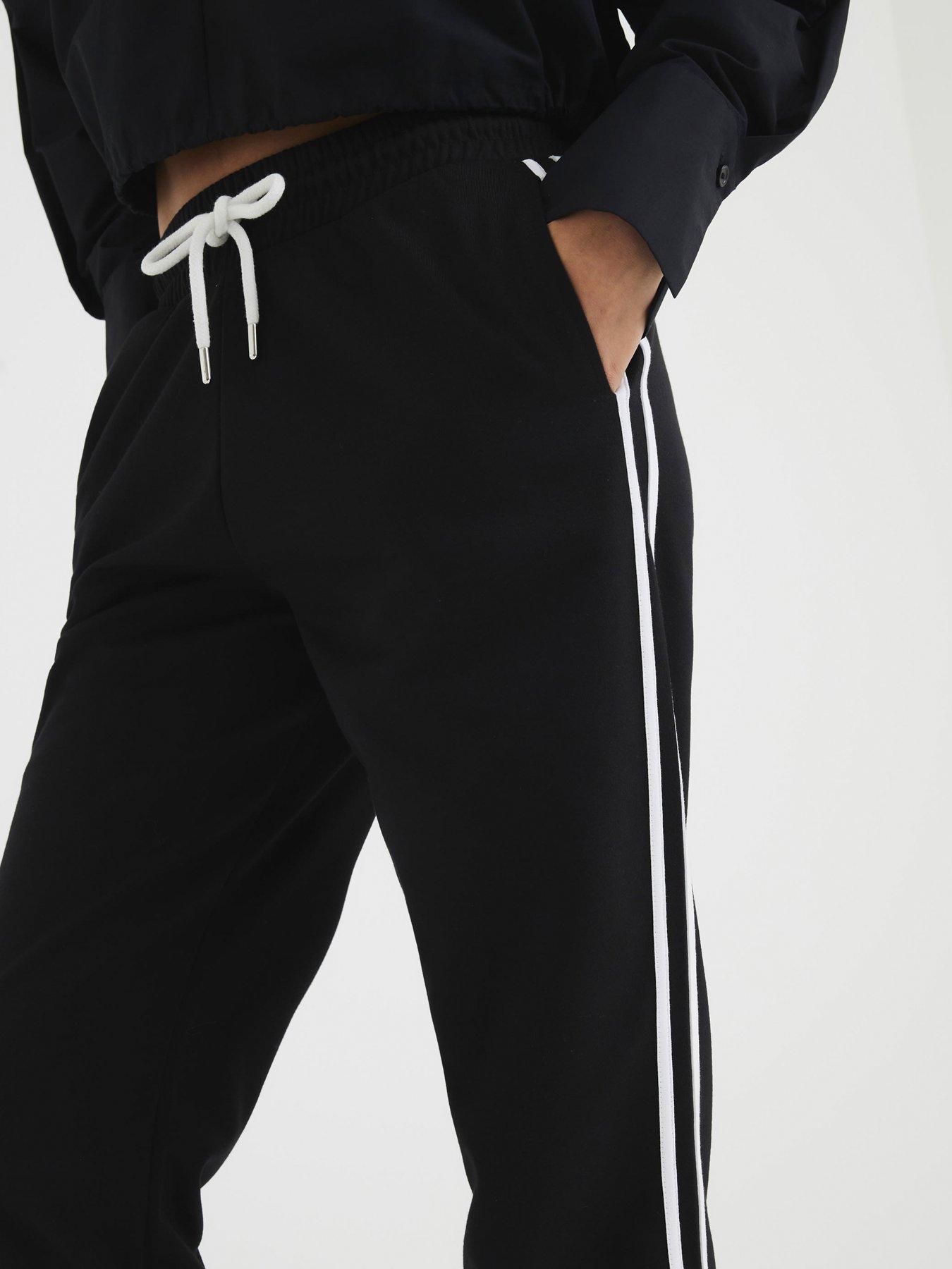 river-island-side-stripe-jogger-blackwhiteoutfit