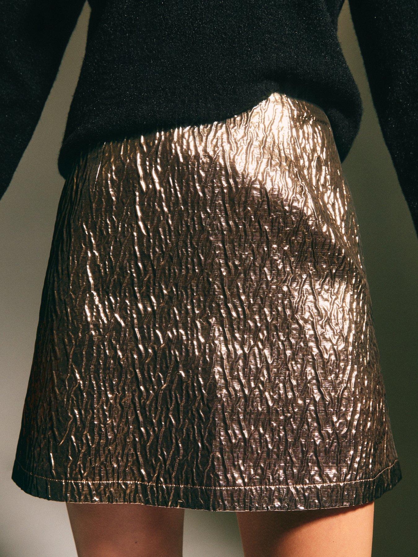 new-look-metallic-jacquard-mini-skirt-goldoutfit