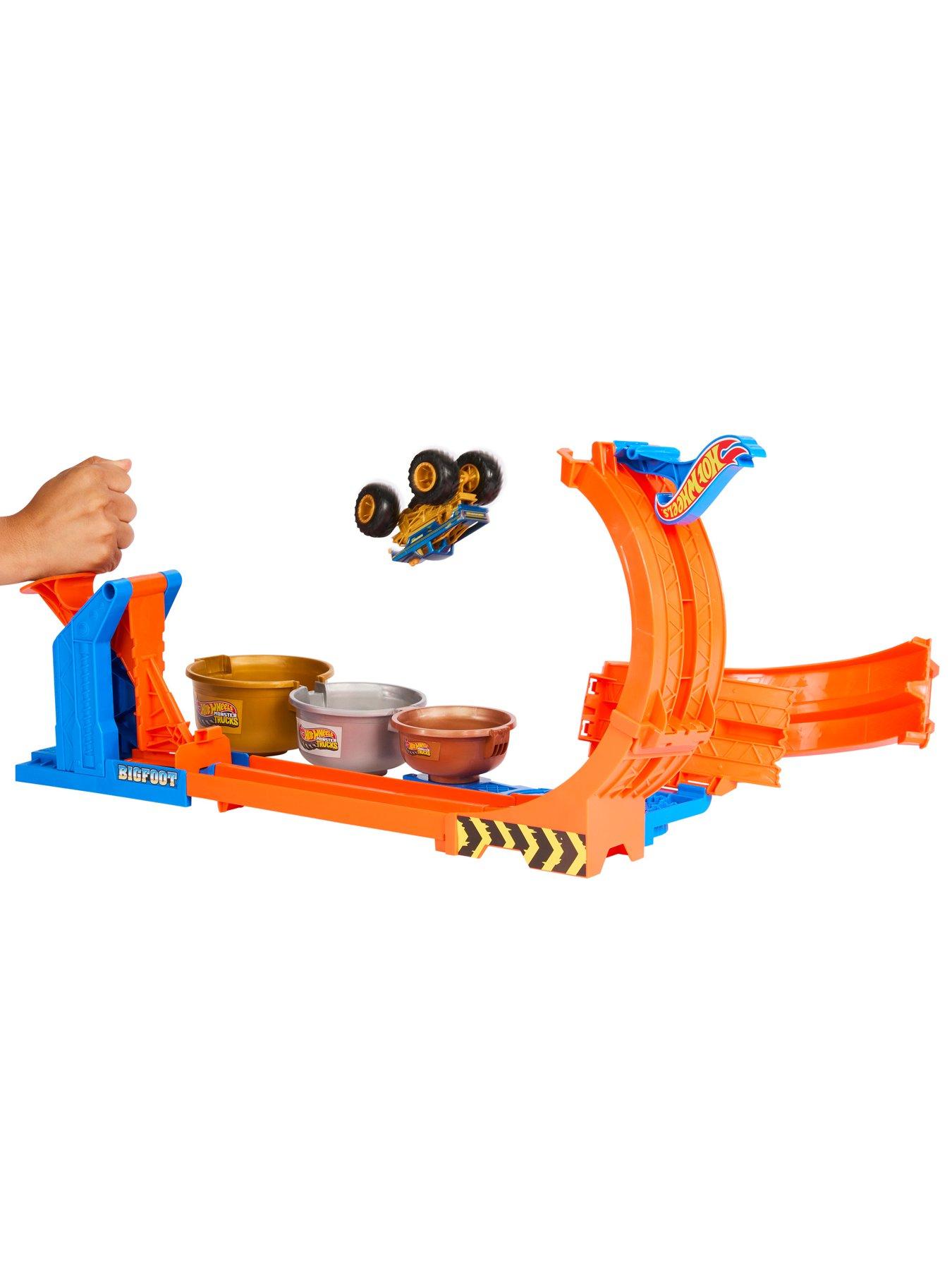 Image 2 of 6 of Hot Wheels Monster Trucks 1:64 Loop &amp; Flip Trophy Challenge