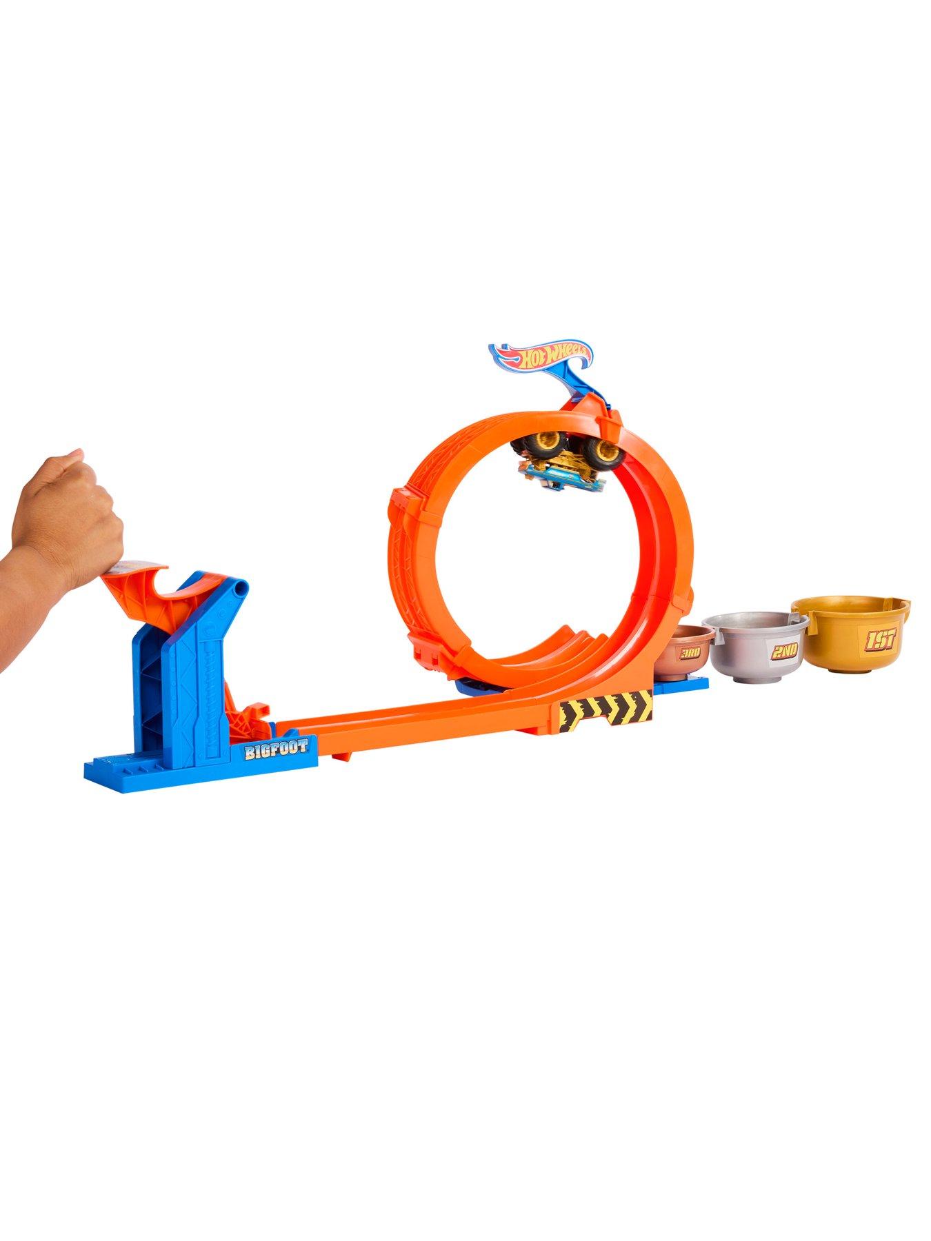 Image 4 of 6 of Hot Wheels Monster Trucks 1:64 Loop &amp; Flip Trophy Challenge
