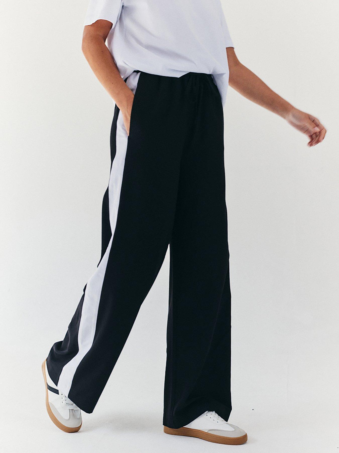 in-the-style-fits-stripe-relaxed-trousers-blackoutfit