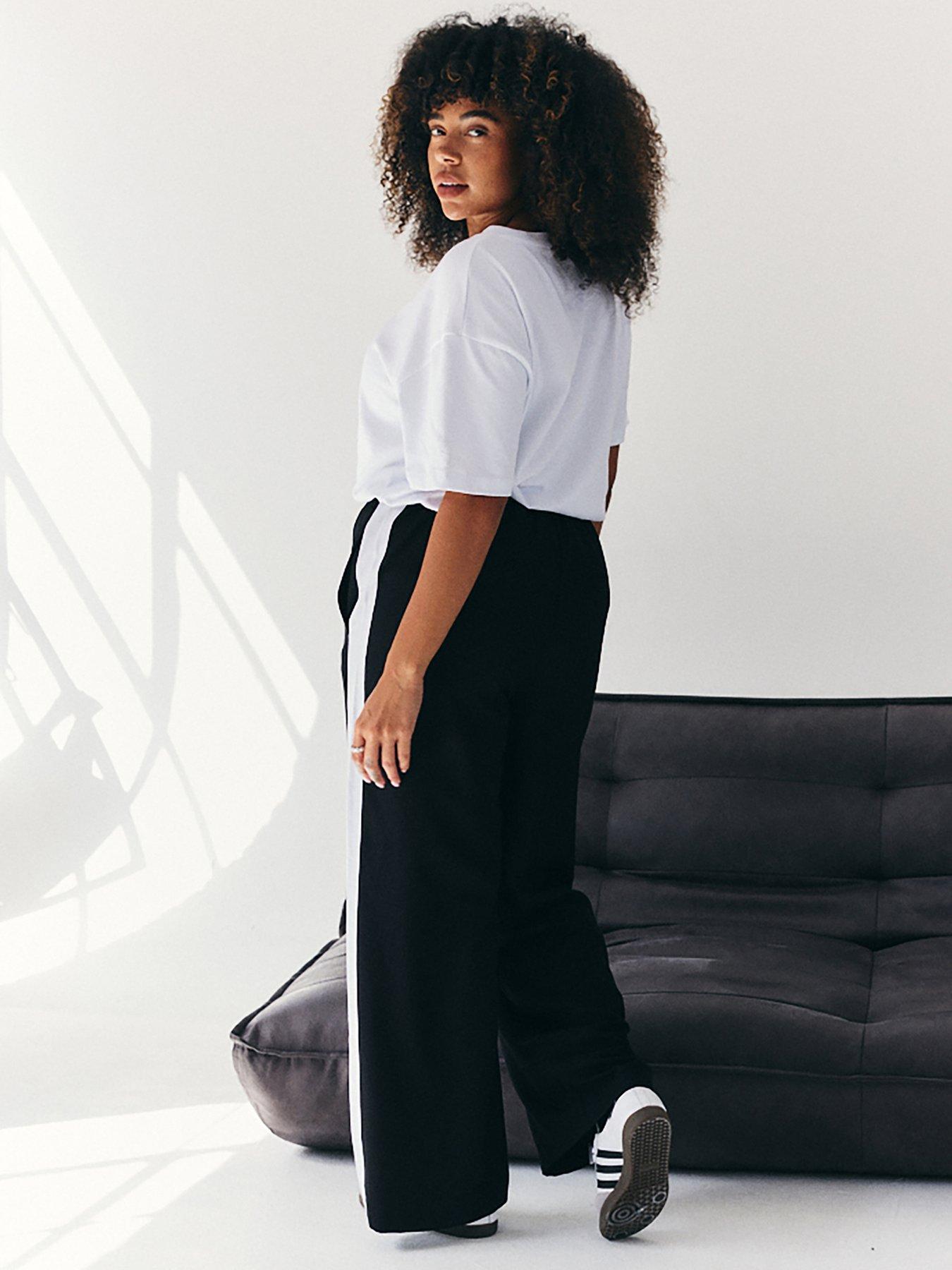 in-the-style-fits-stripe-relaxed-trousers-blackdetail