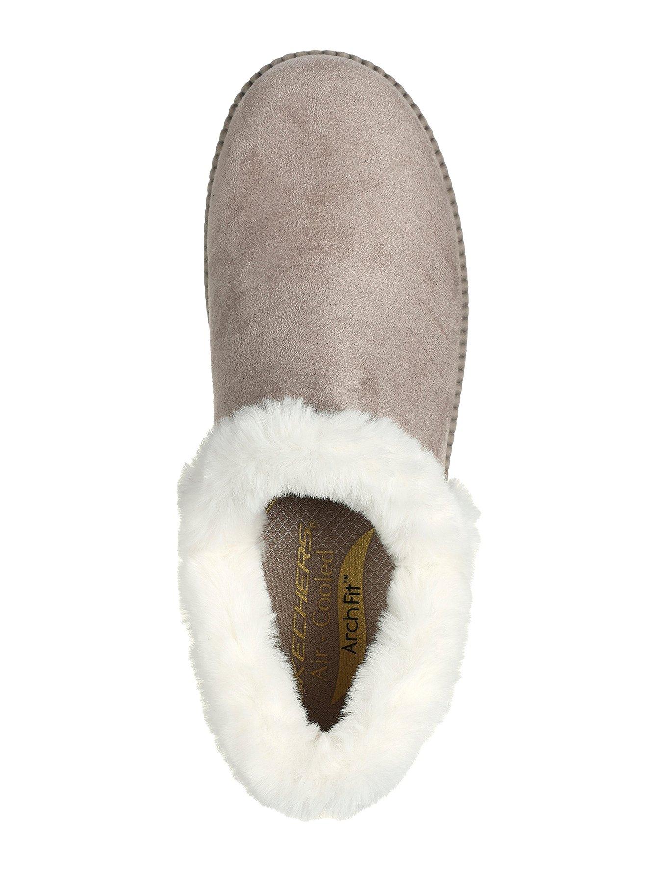 skechers-arch-fit-dream-winter-warmth-faux-fur-slip-on-bootie-w-arch-fit-taupeoutfit