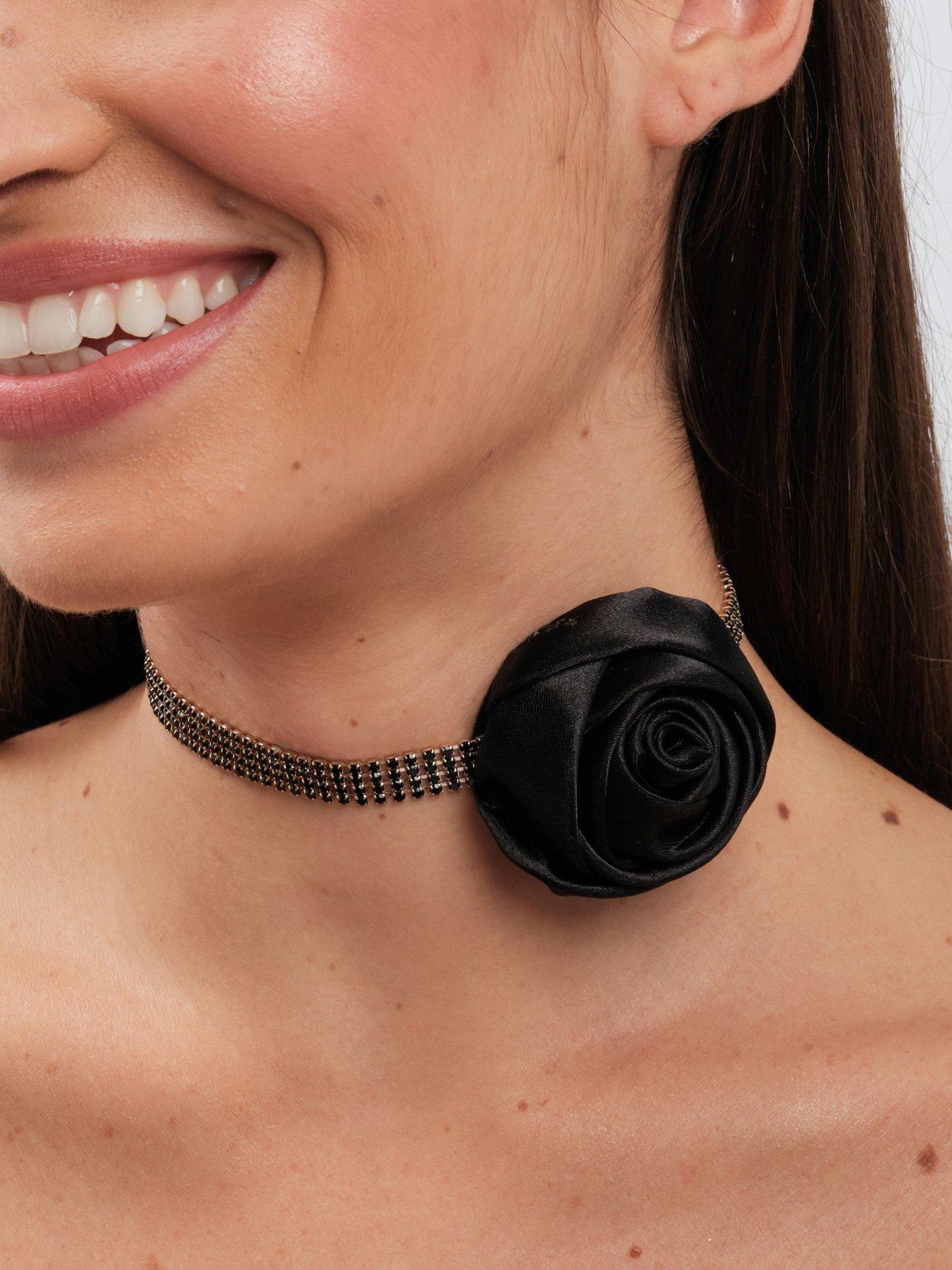 mood-mood-black-diamante-flower-corsage-necklacestillFront