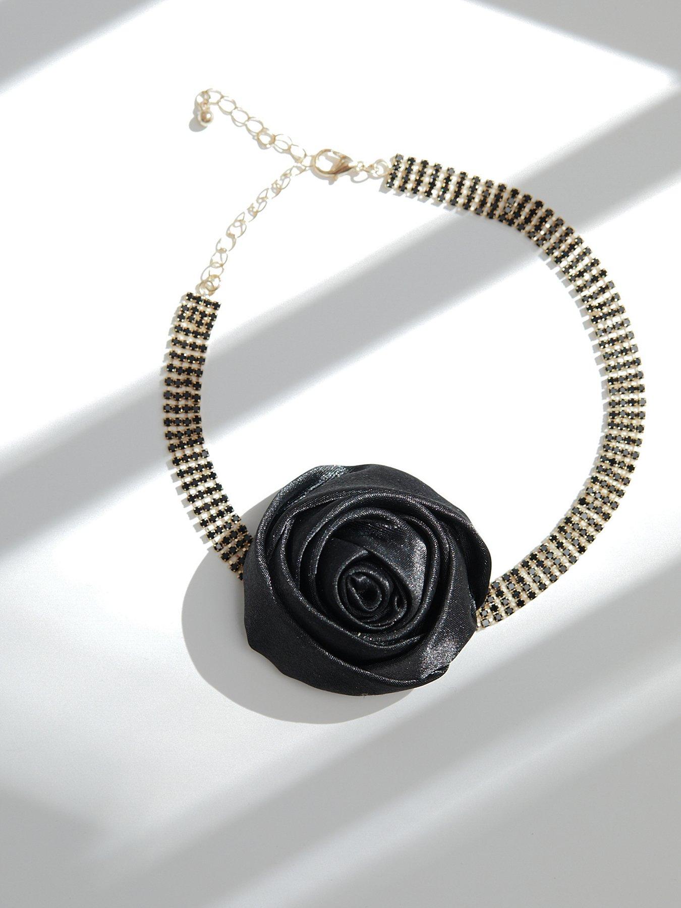 mood-mood-black-diamante-flower-corsage-necklaceoutfit